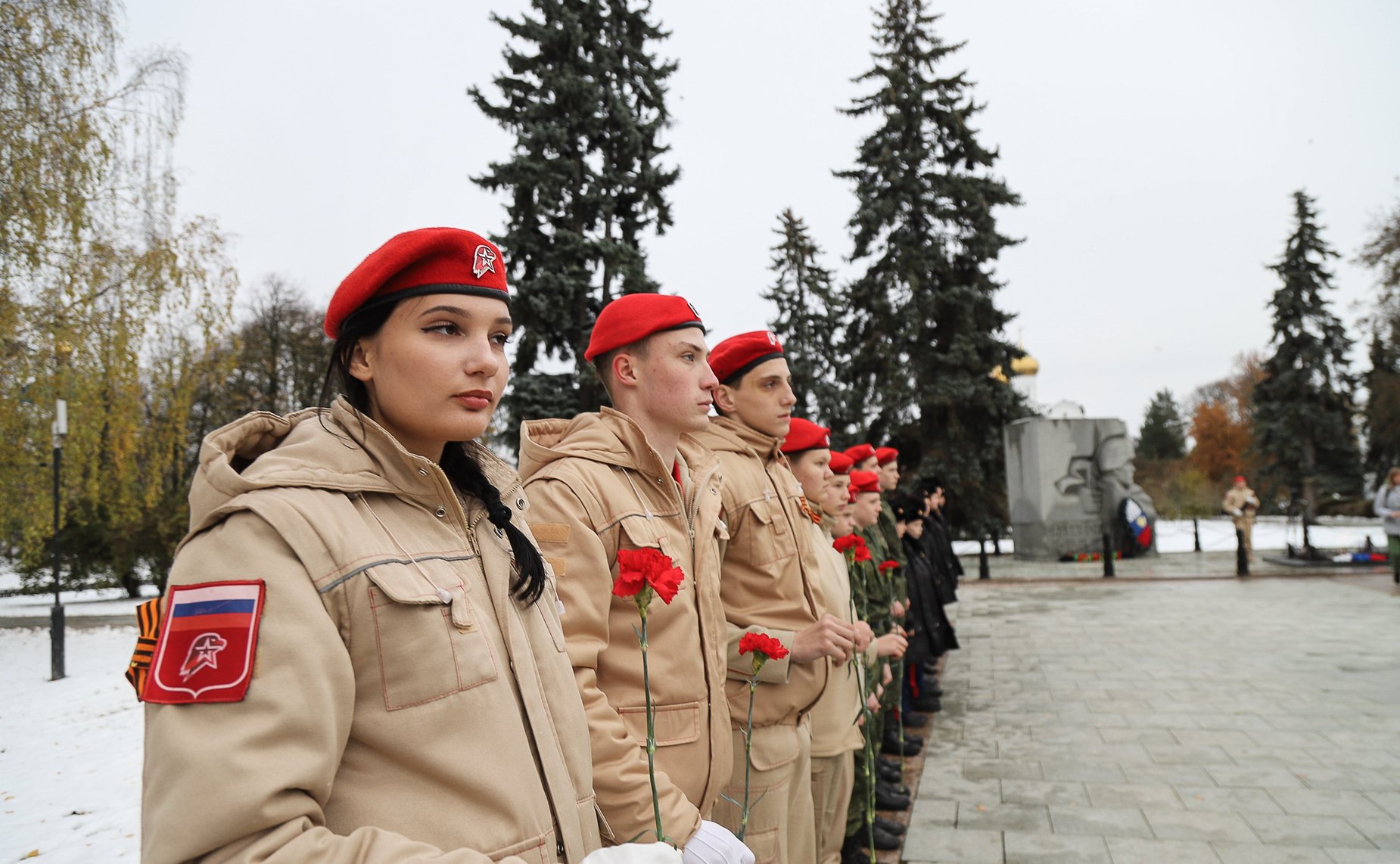 Российские и белорусские парламентарии возложили цветы к Вечному огню в Ярославле и почтили память погибших в годы Великой Отечественной войны