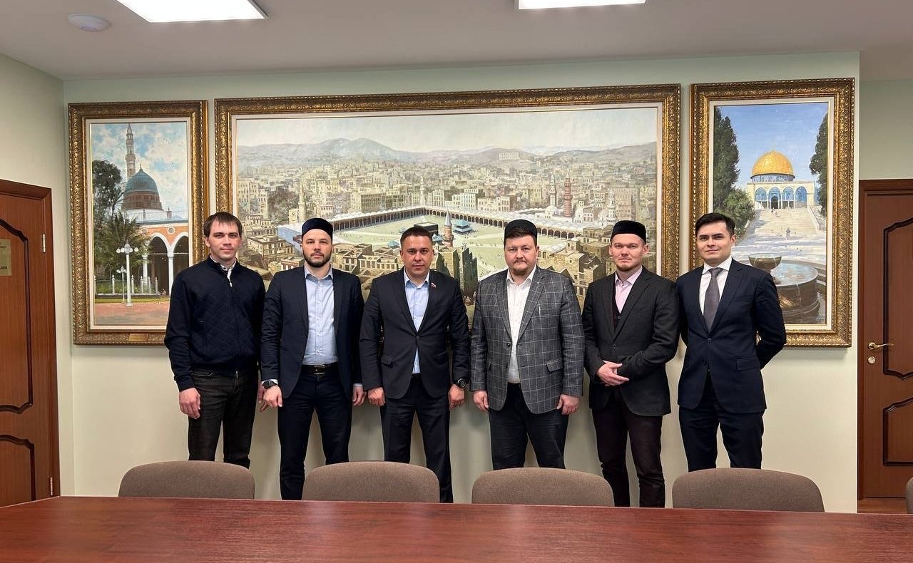 Айрат Гибатдинов провел встречу с представителями Духовного управления мусульман РФ и проректоратом МИИ