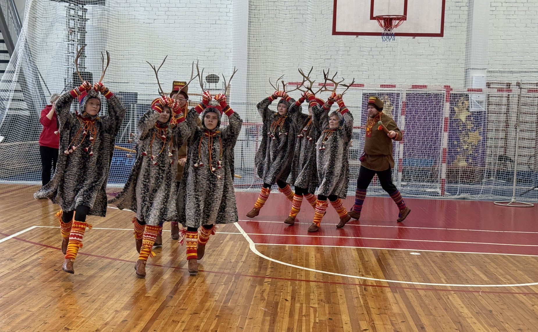 Елена Дягилева в ходе работы в регионе приняла участие в торжественной церемонии открытия физкультурного мероприятия по национальным видам спорта в Ревде