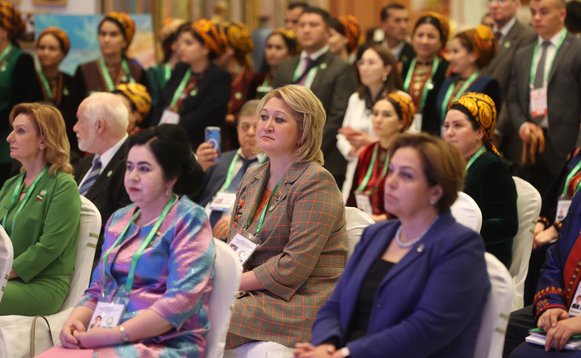 Пленарное заседание первого Диалога женщин стран Центральной Азии и России