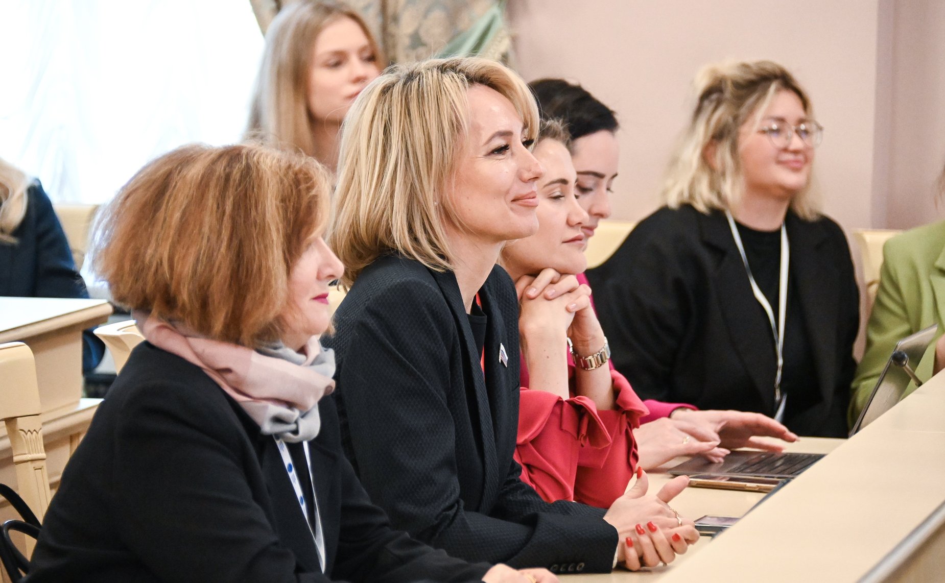 Галина Карелова выступила в ходестратегической сессии «Эффективные коммуникации как фактор успеха женщин Севера»