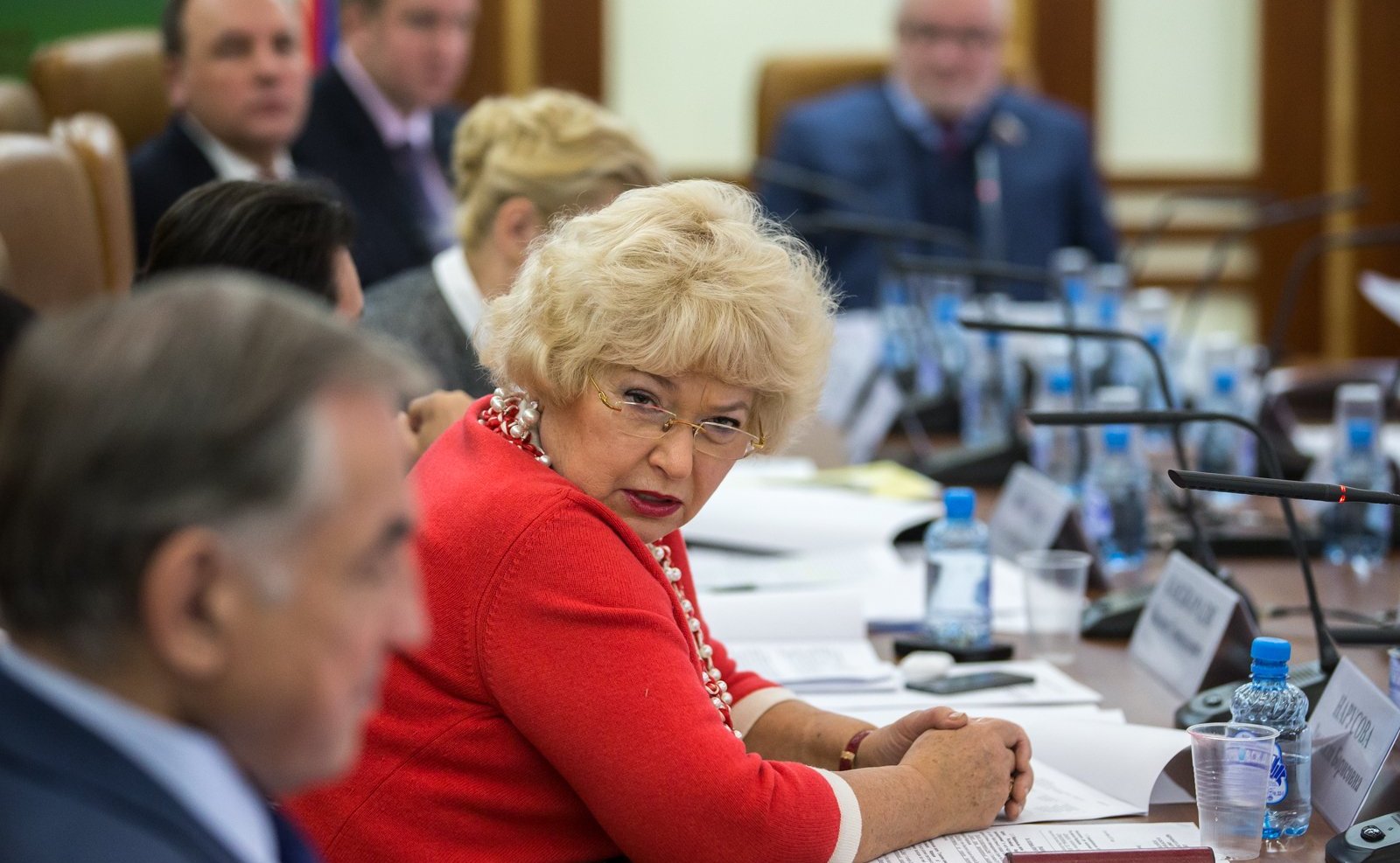 Л. Нарусова