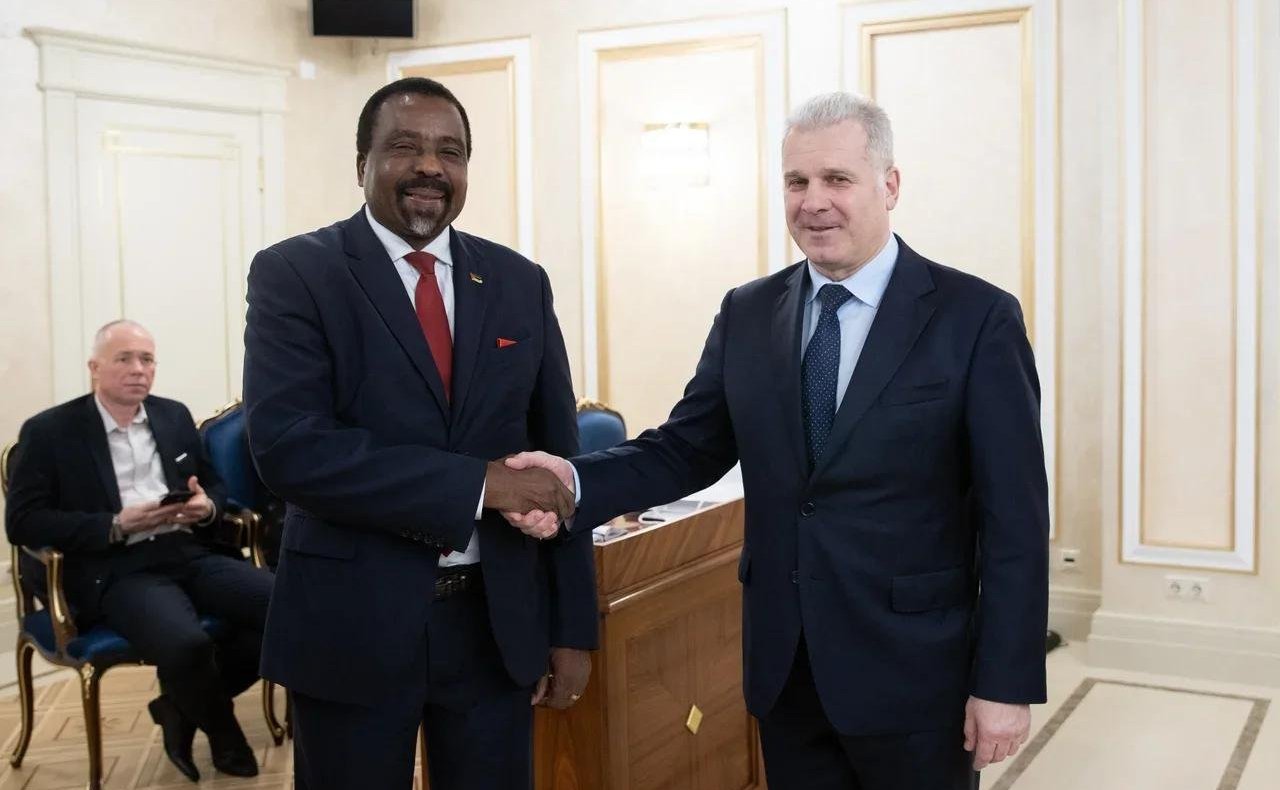 Встреча С. Мартынова с первым заместителем Председателя Ассамблеи Республики Мозамбик, Руководителем Административного совета Ассамблеи Антониу Жозе Амелией