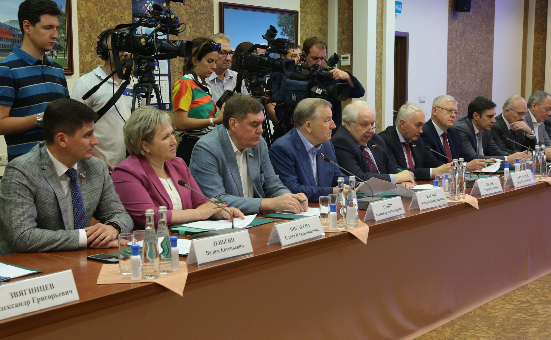 Заседание научно-консультативного совета при парламентской комиссии по расследованию обстоятельств, связанных с созданием американскими специалистами биологических лабораторий на территории Украины