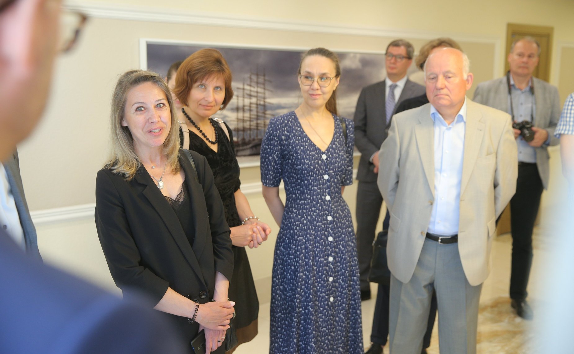 Олег Цепкин открыл в Совете Федерации выставку «Магнитка — город трудовой доблести, центр искусства и творчества»