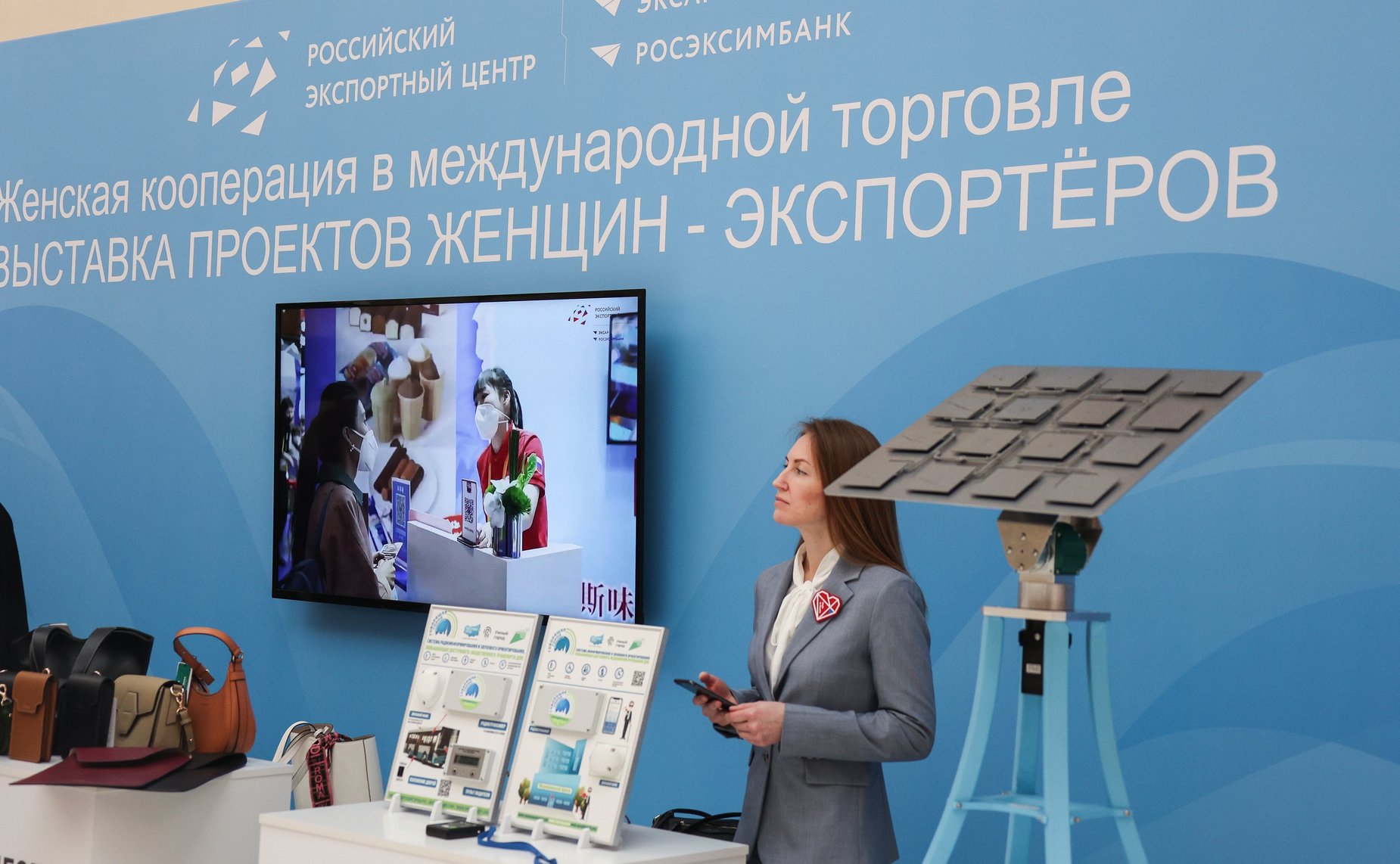 Валентина Матвиенко открыла в Совете Федерации выставку «Женская кооперация в международной торговле»