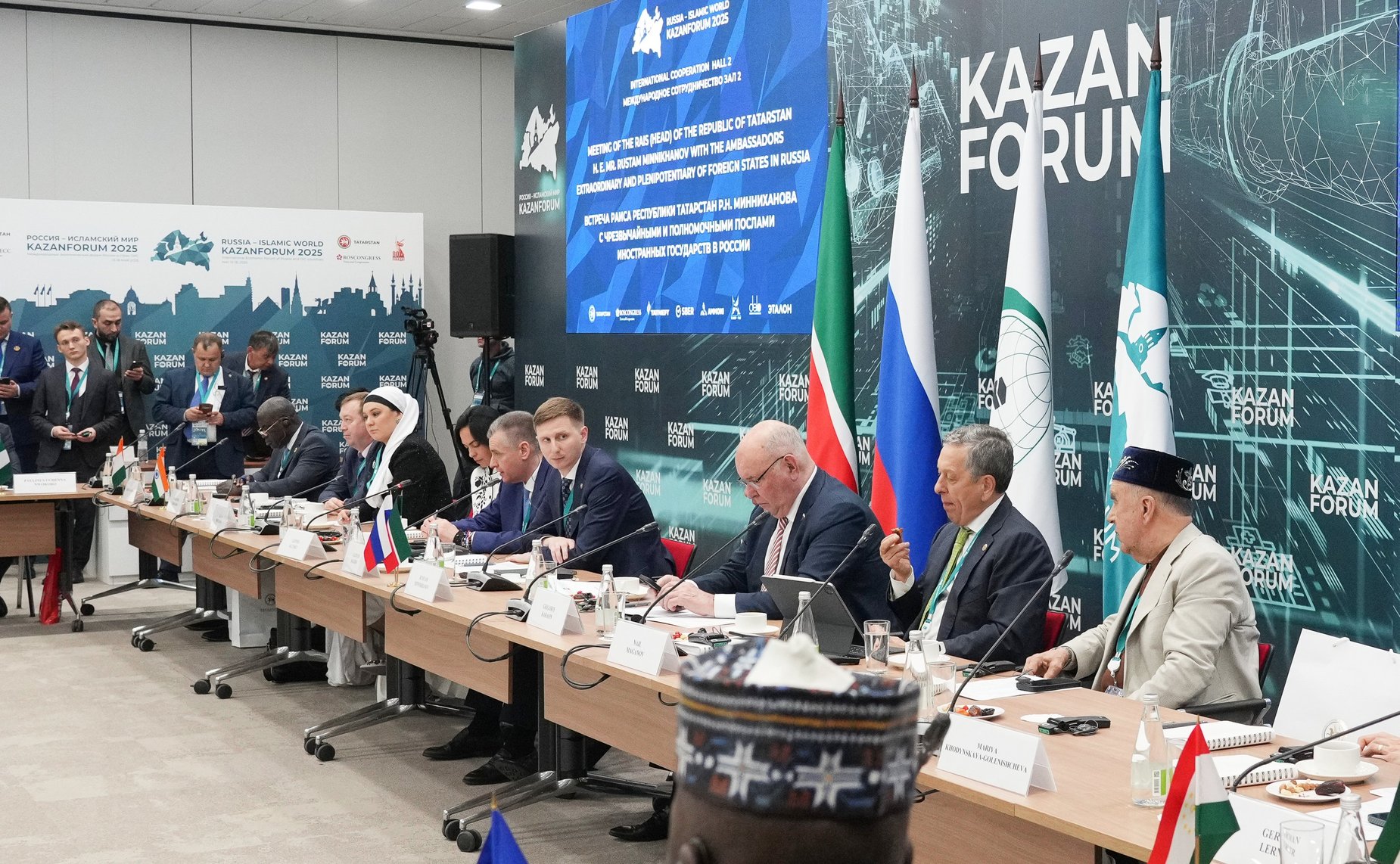 Григорий Карасин выступил в ходе встречи Чрезвычайных и Полномочных Послов иностранных государств в России. Мероприятие состоялось в рамках XVI Международного экономического форума «Россия – Исламский мир: KazanForum»