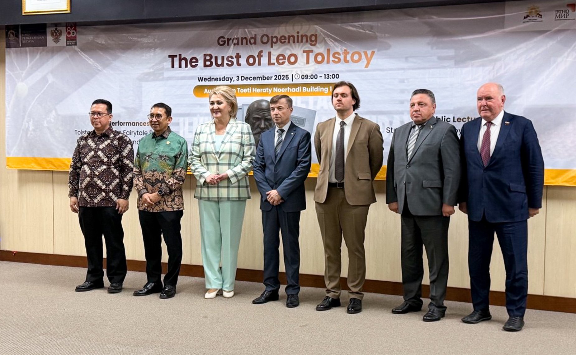 Делегация Совета Федерации в Университете Индонезии в Джакарте приняла участие в церемонии открытия бюста Л.Н. Толстому