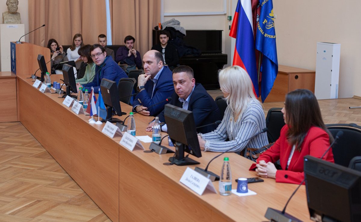 Айрат Гибатдинов встретился со студентами Российского государственного гуманитарного университета