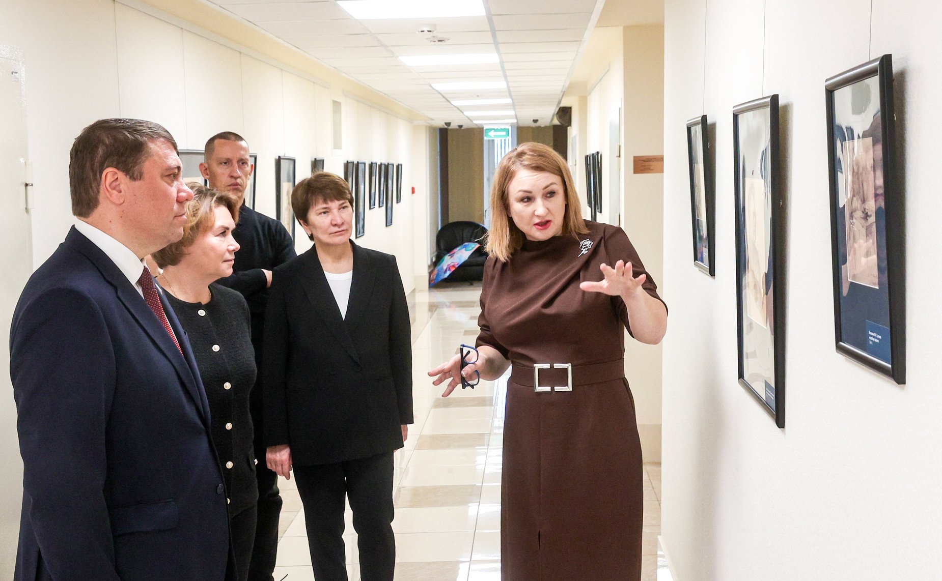 В Совете Федерации состоялось открытие выставки графических работ Яр-Кравченко «Лётчики — защитники в годы ВОВ»