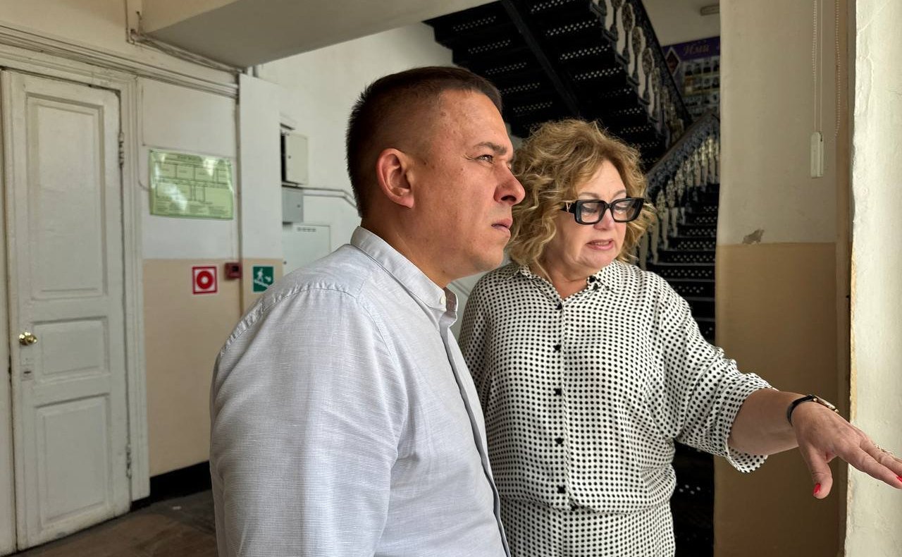 Айрат Гибатдинов проверил ход ремонта школ в Ульяновске