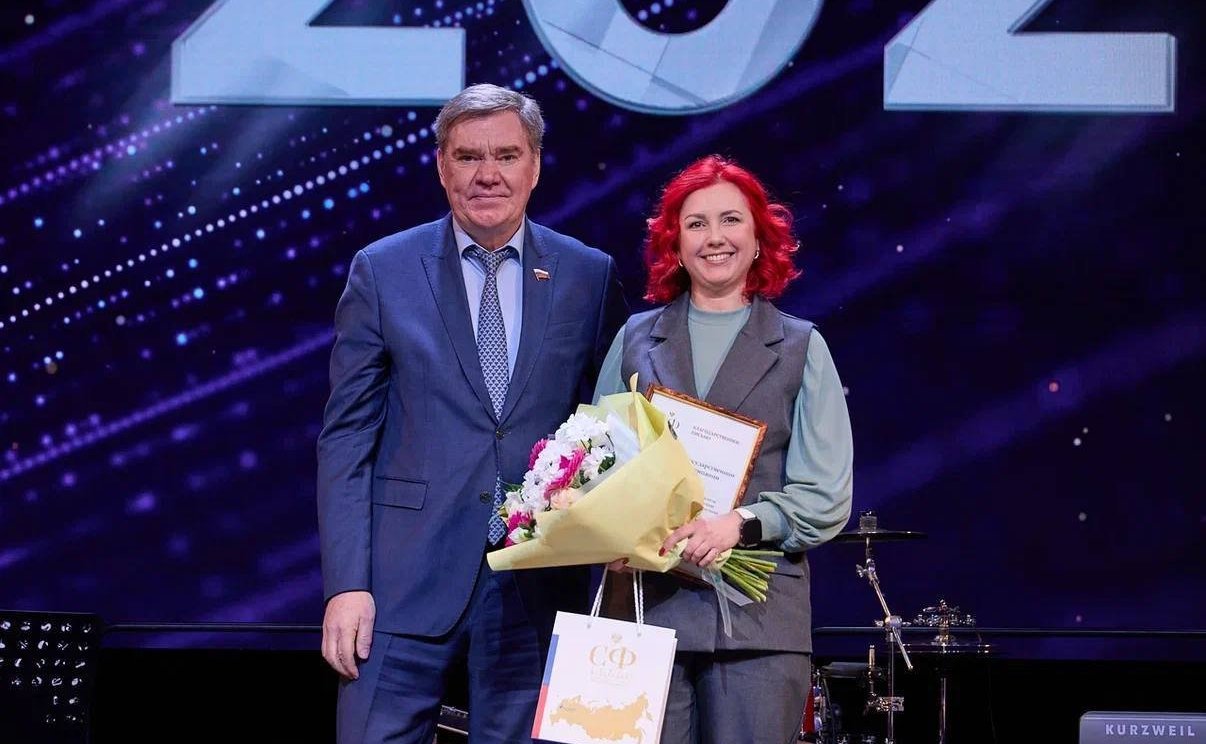 В честь Дня российской печати Александр Савин вручил благодарственные письма представителям СМИ