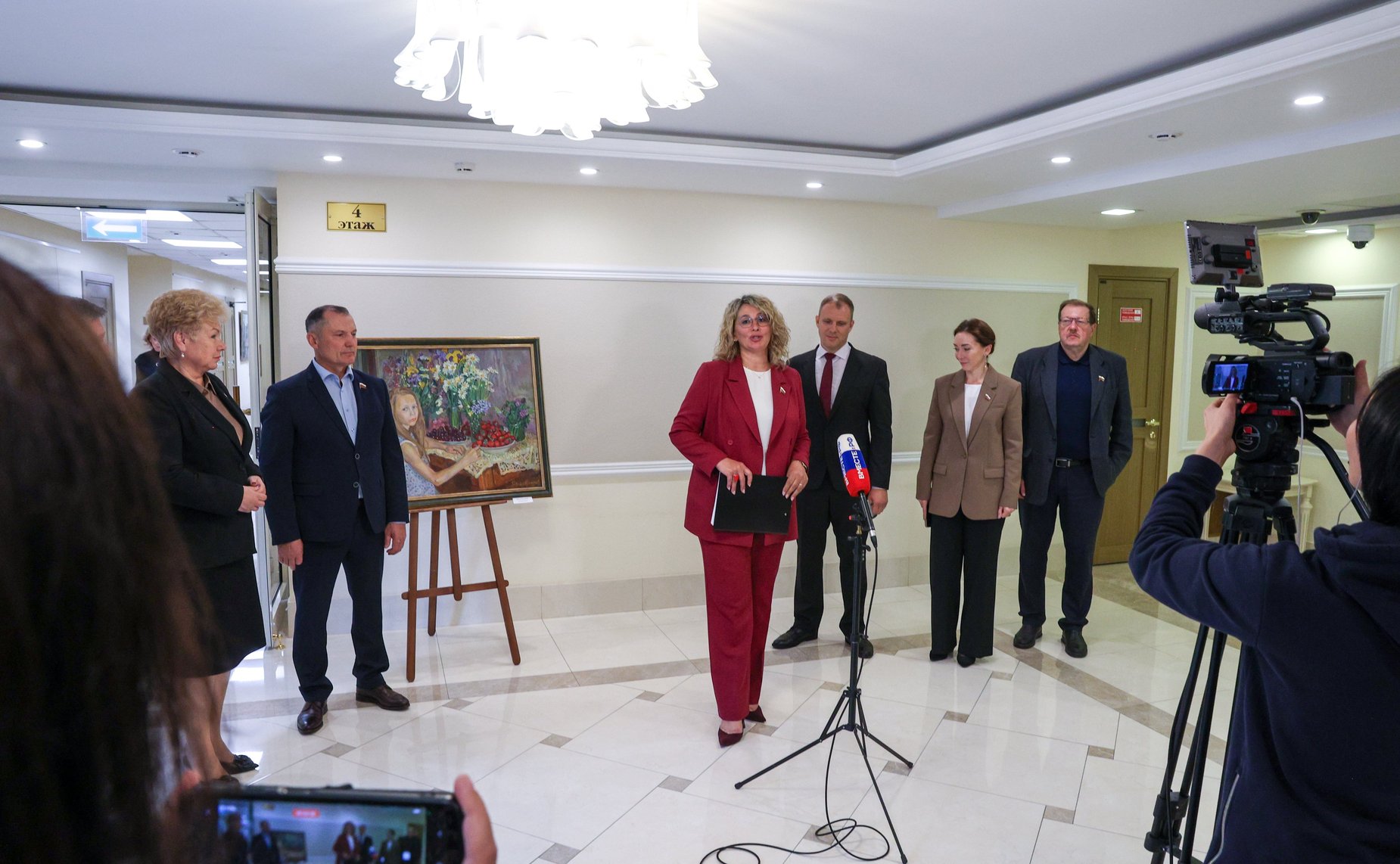 В Совете Федерации открылась выставка «Любовь к Родине дыша»