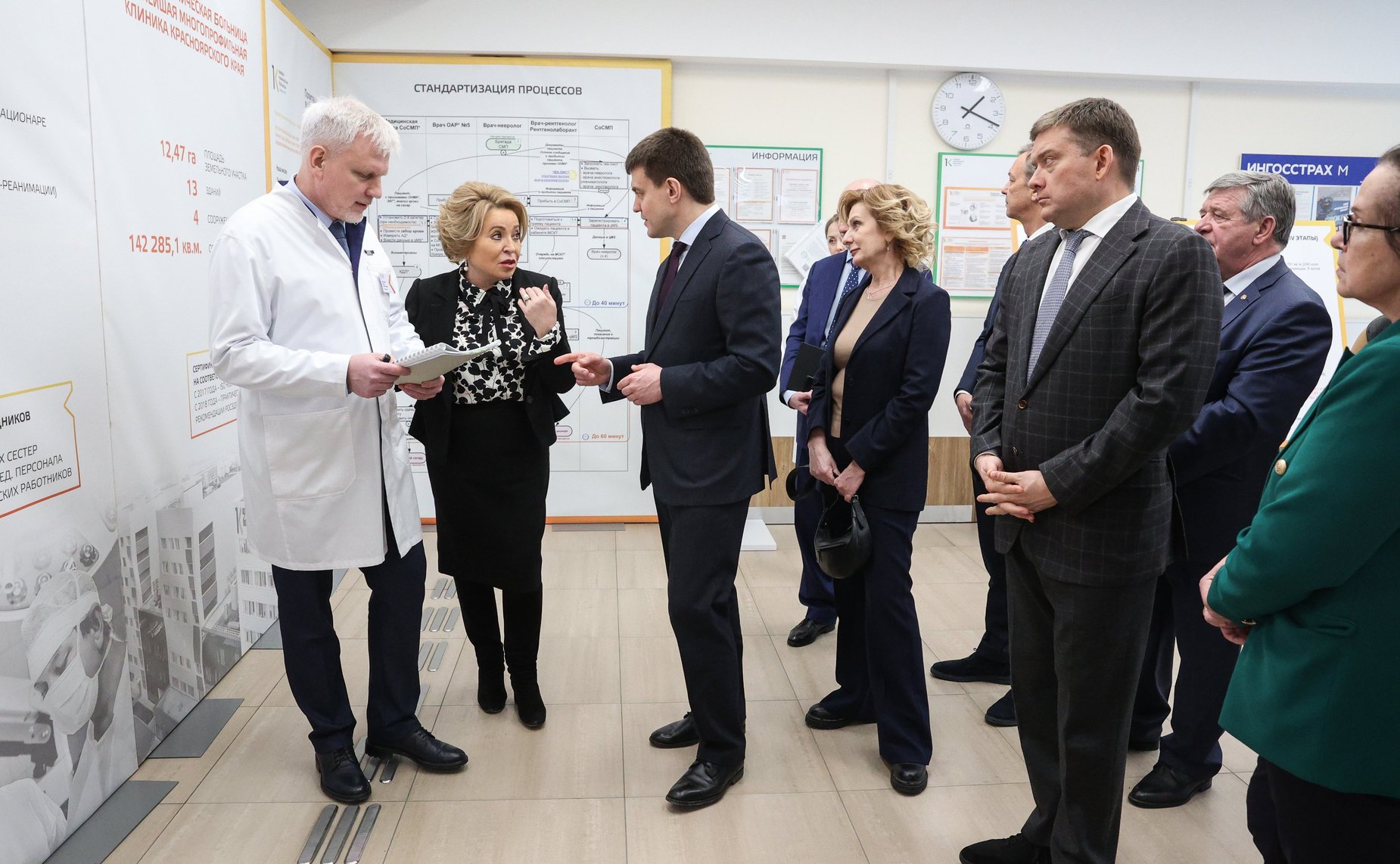 Председатель Совета Федерации Валентина Матвиенко вместе с главой региона посетила Краевую клиническую больницу Красноярска