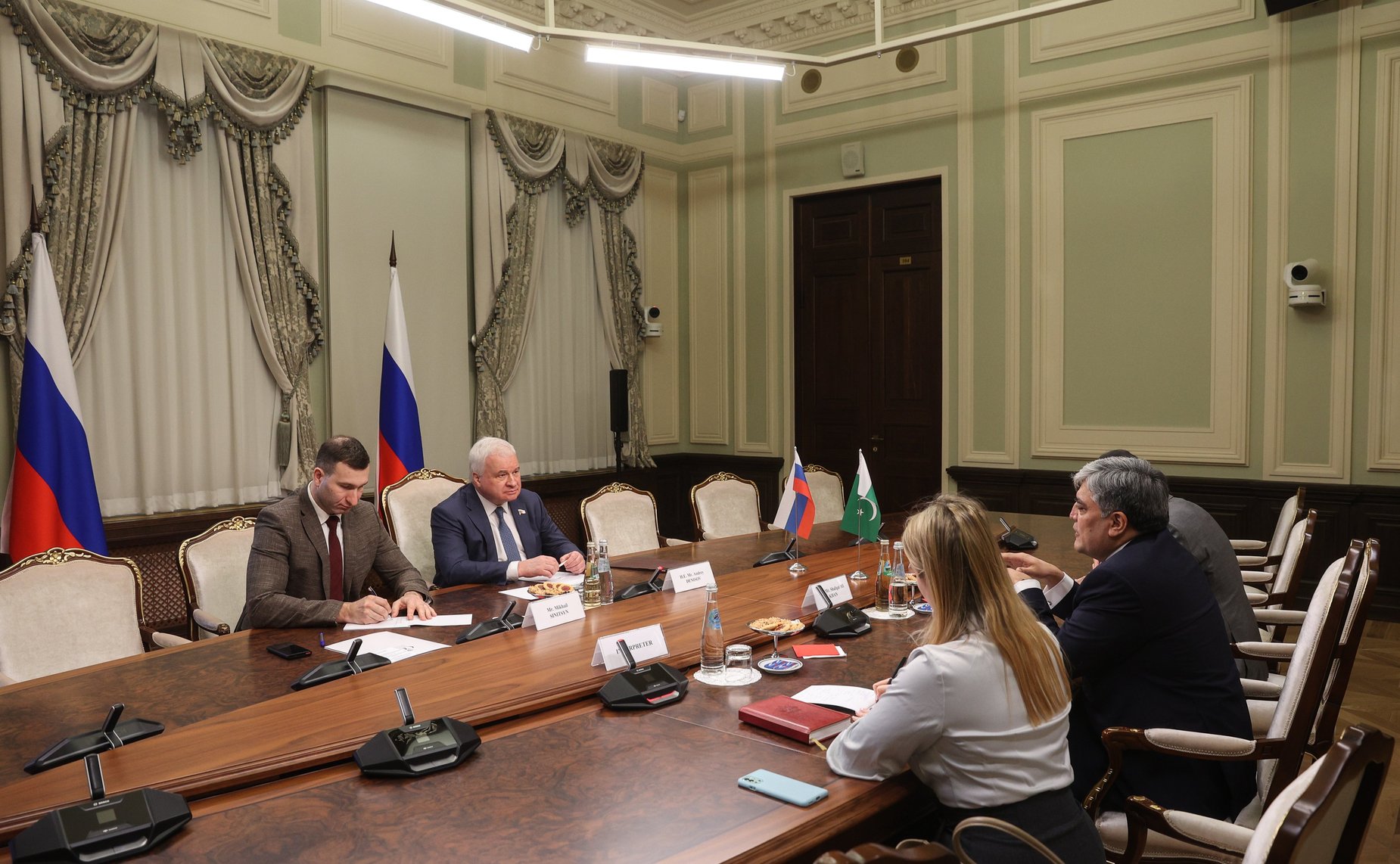 Встреча первого заместителя председателя Комитета СФ по международным делам Андрея Денисова с Чрезвычайным и Полномочным Послом Исламской Республики Пакистан в РФ