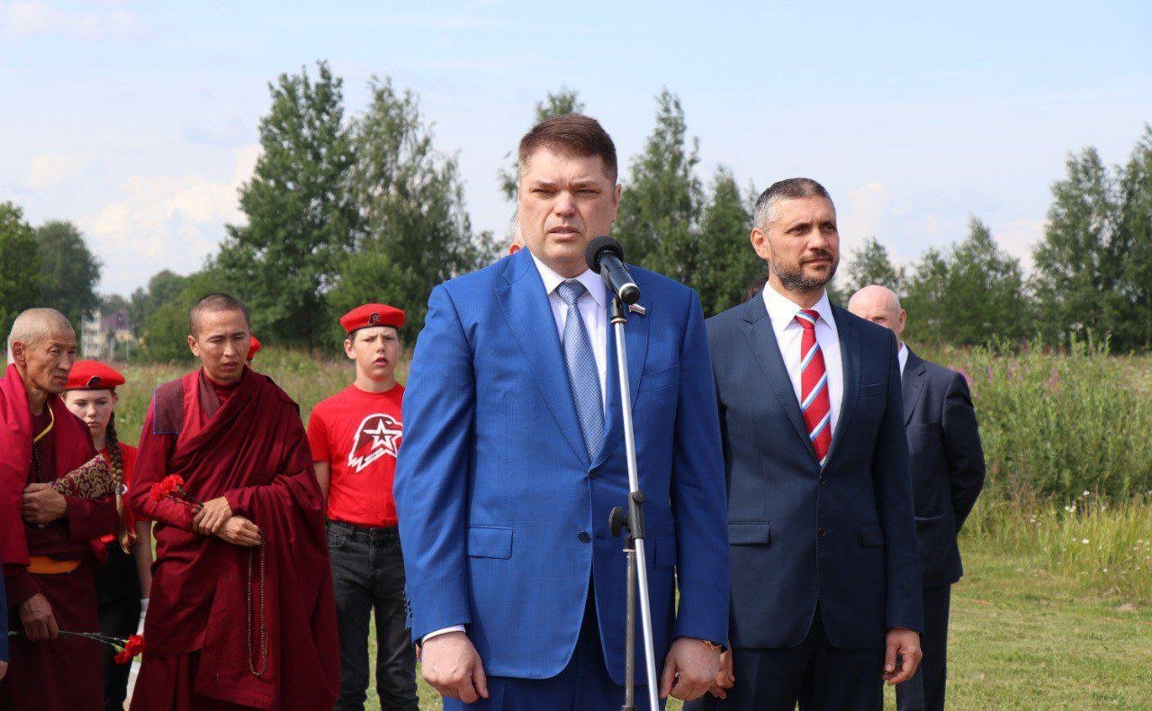 На Интернациональной Аллее Памяти мемориала «Невский пятачок» в Кировском районе Ленинградской области состоялась церемония открытия стелы, посвященной погибшим при прорыве блокады Ленинграда воинам из Забайкалья