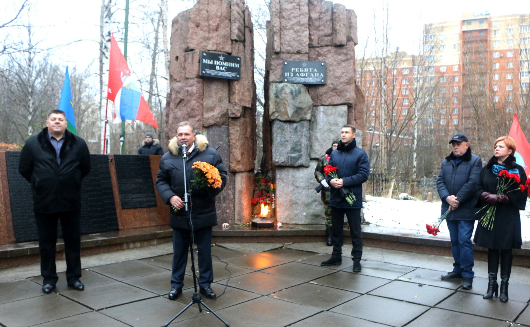 Виктор Павленко принял участие в открытии памятного знака «Солдатским матерям» на Архангельском мемориале «Площадь памяти»