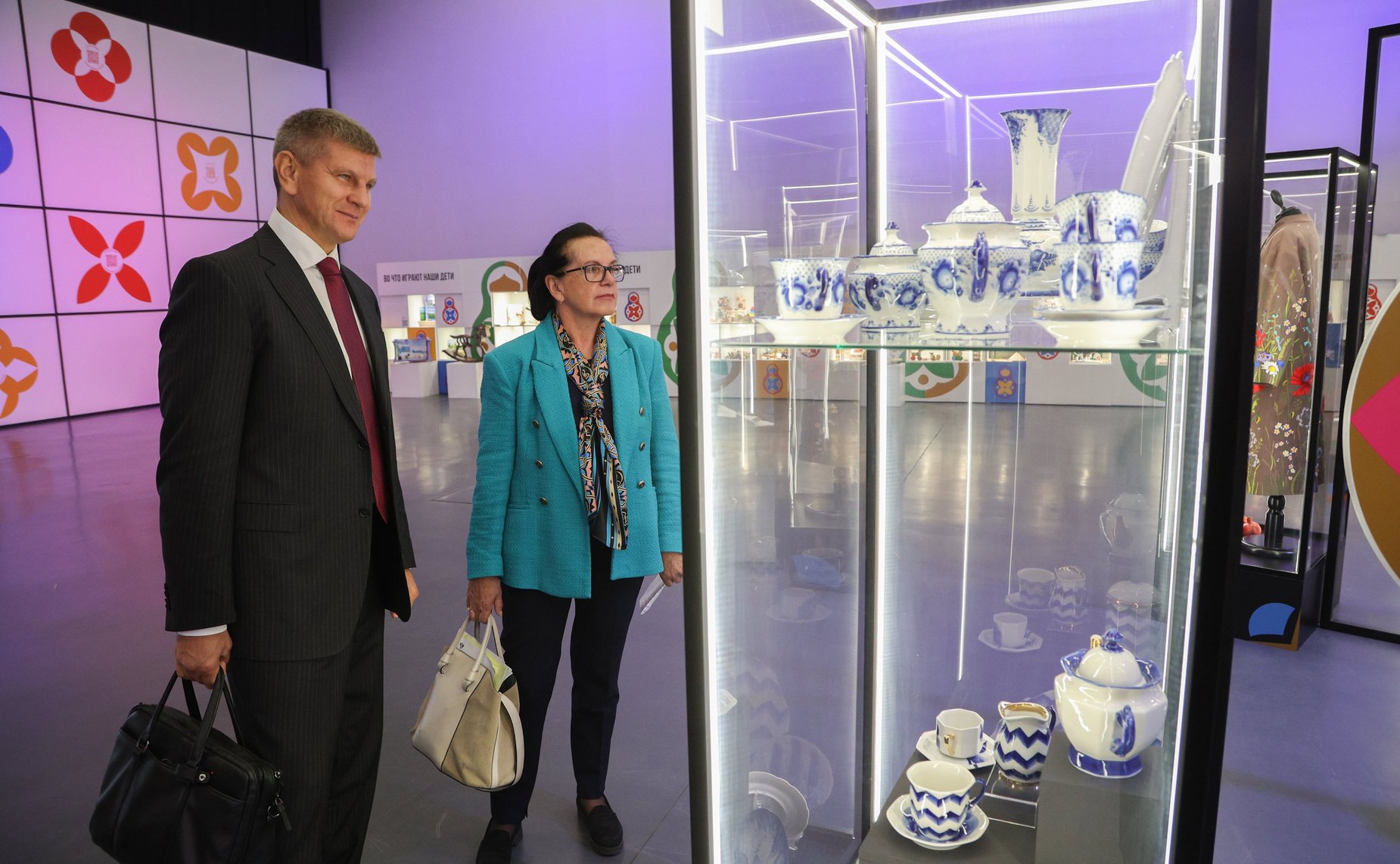 Осмотр экспозиции «Города и промыслы»