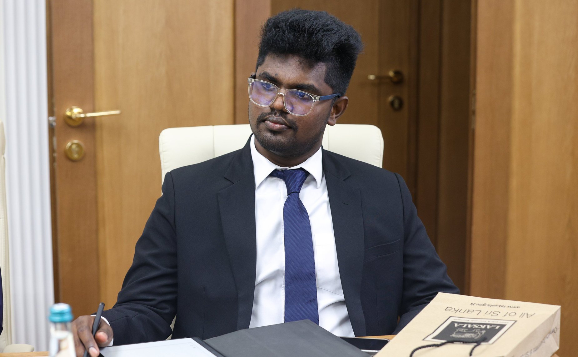 Встреча первого заместителя председателя Комитета СФ по международным делам Андрея Денисова с Министром транспорта, городского развития и по вопросам автомагистралей Шри-Ланки Бималом Нирошаном Ратнаяке Виракуном