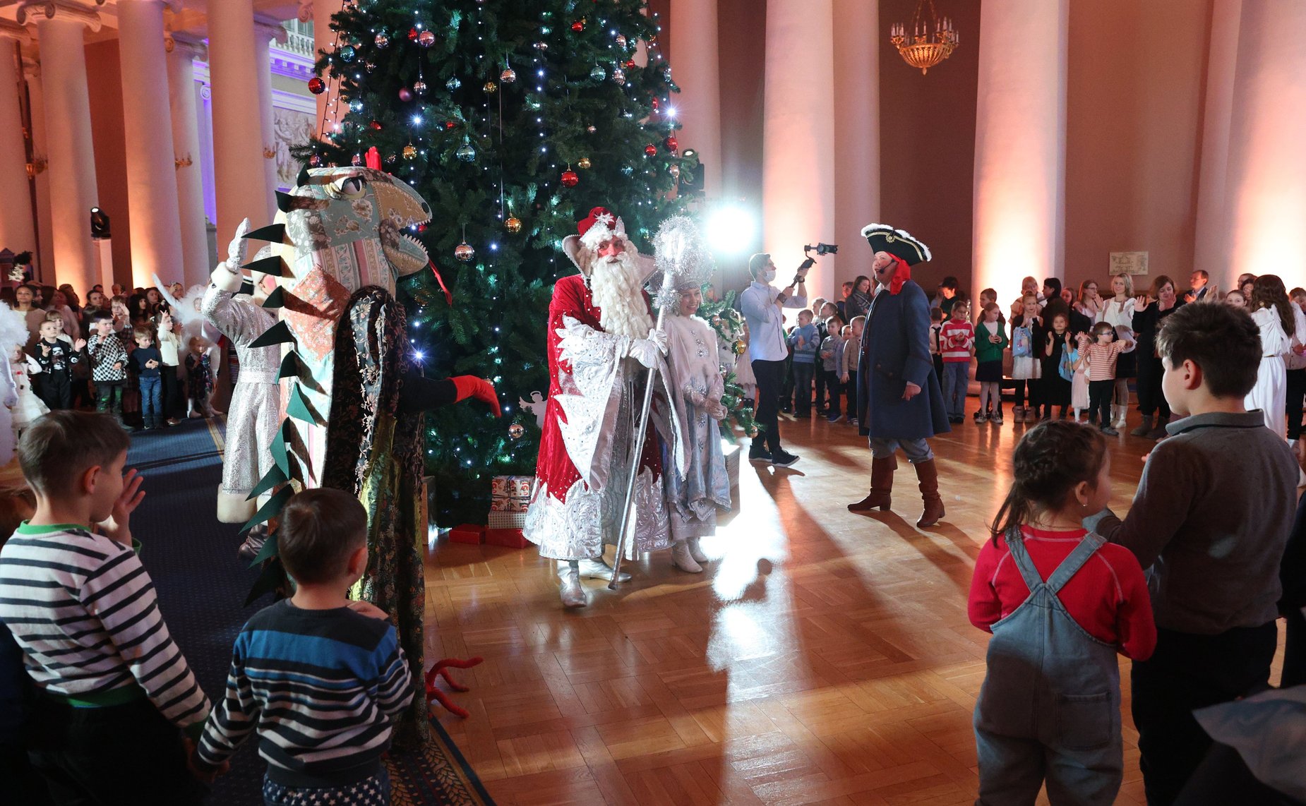 Дети из семей участников специальной военной операции стали гостями праздника «Рождество Христово в Таврическом дворце»