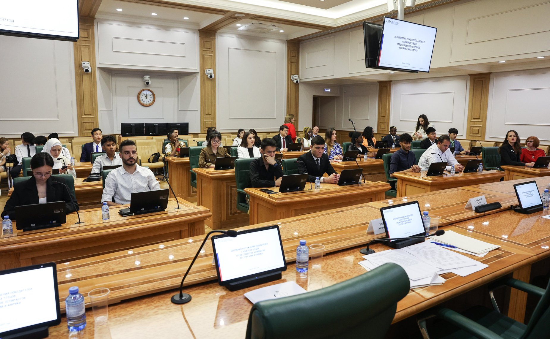 Церемония награждения победителей IV Конкурса чтецов среди студентов аспирантов из стран Азии и Африки «Победа в сердцах поколений» в рамках подготовки к Саммиту Россия-Африка