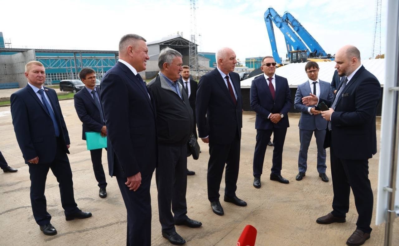 Заместитель Председателя Совета Федерации Юрий Воробьев в ходе поездки в регион принял участие в открытии фанерного завода в поселке Вохтога Грязовецкого муниципального округа