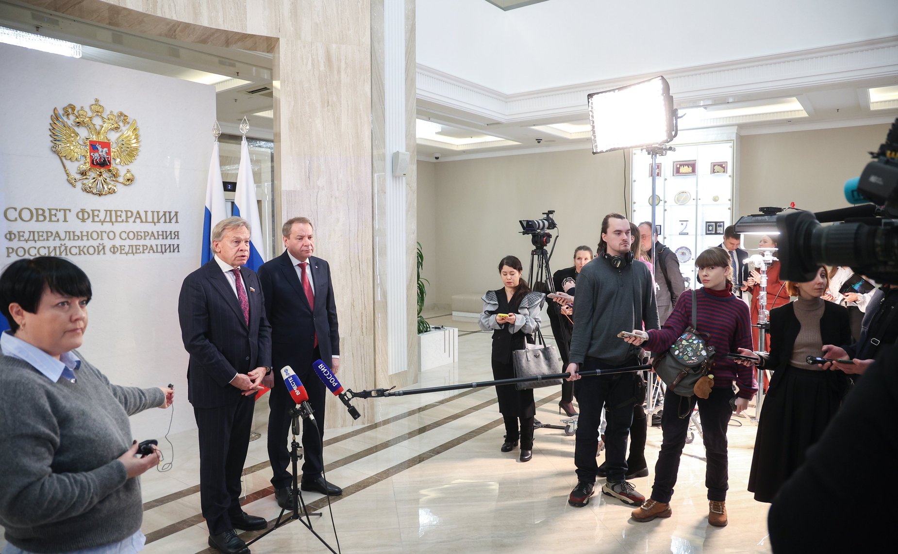 Пресс-подход по итогам заседания Комиссии СФ по информационной политике и взаимодействию со СМИ
