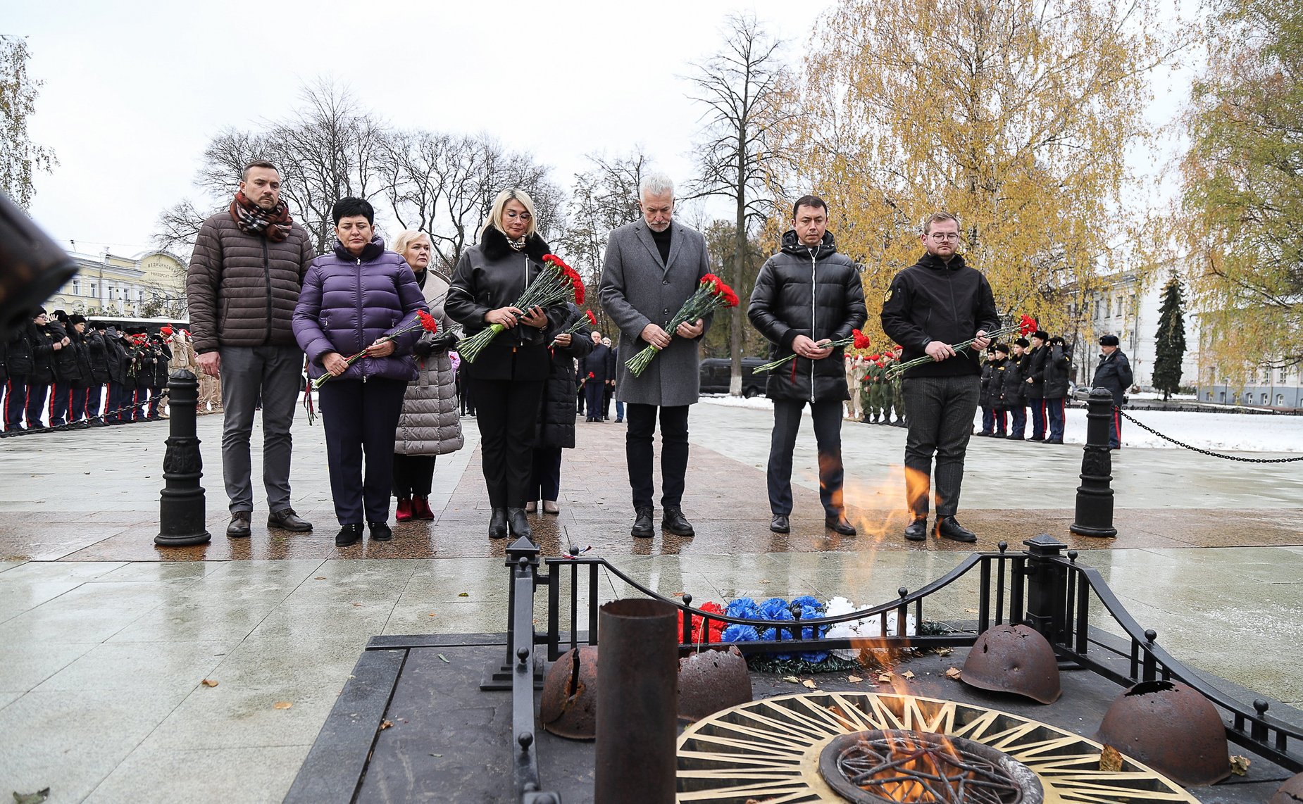 Российские и белорусские парламентарии возложили цветы к Вечному огню в Ярославле и почтили память погибших в годы Великой Отечественной войны