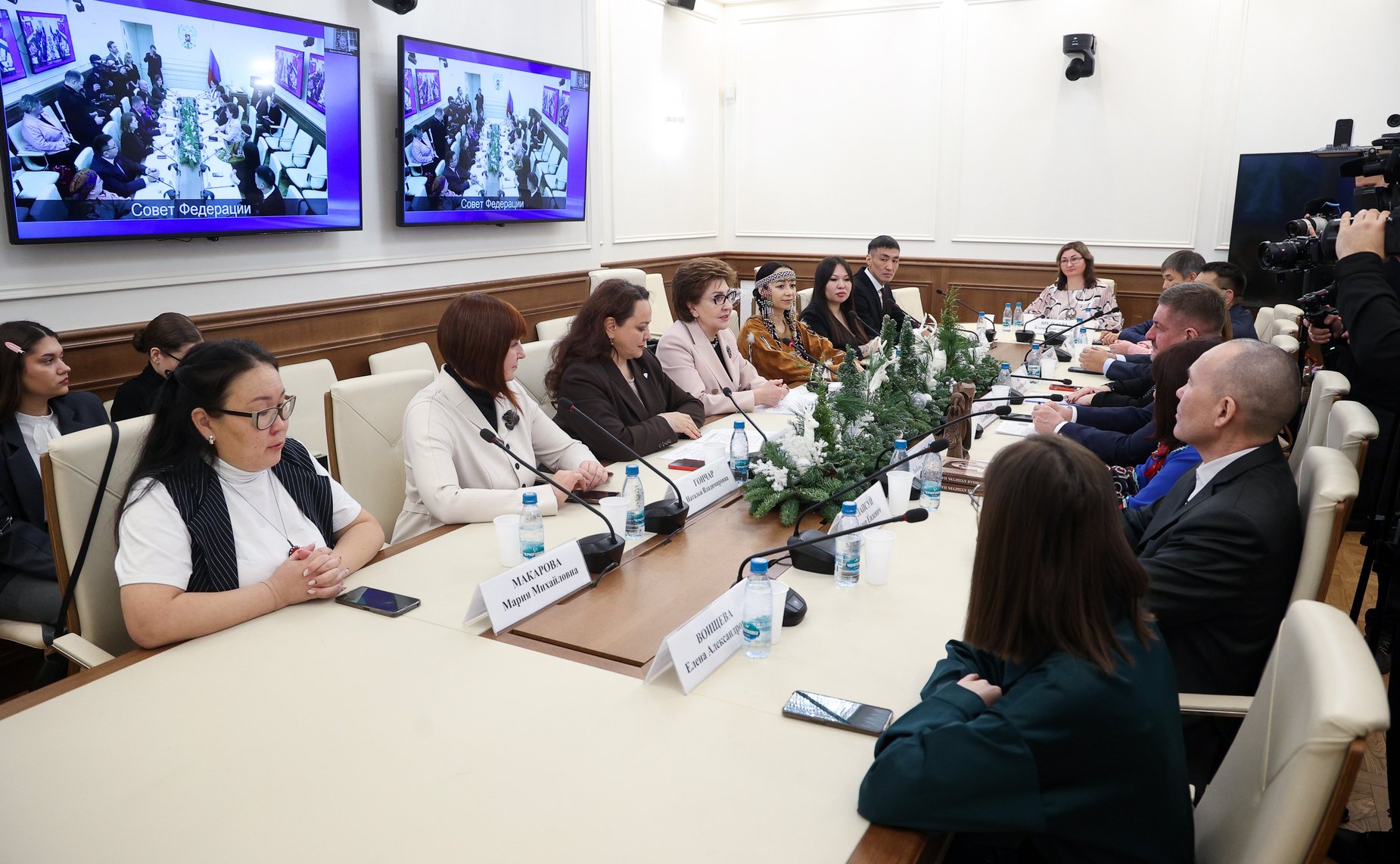 В Совете Федерации состоялась торжественная церемония вручения дипломов выпускникам образовательной программы «Актуальные проблемы и эффективные практики устойчивого развития коренных малочисленных народов Севера, Сибири и Дальнего Востока РФ»