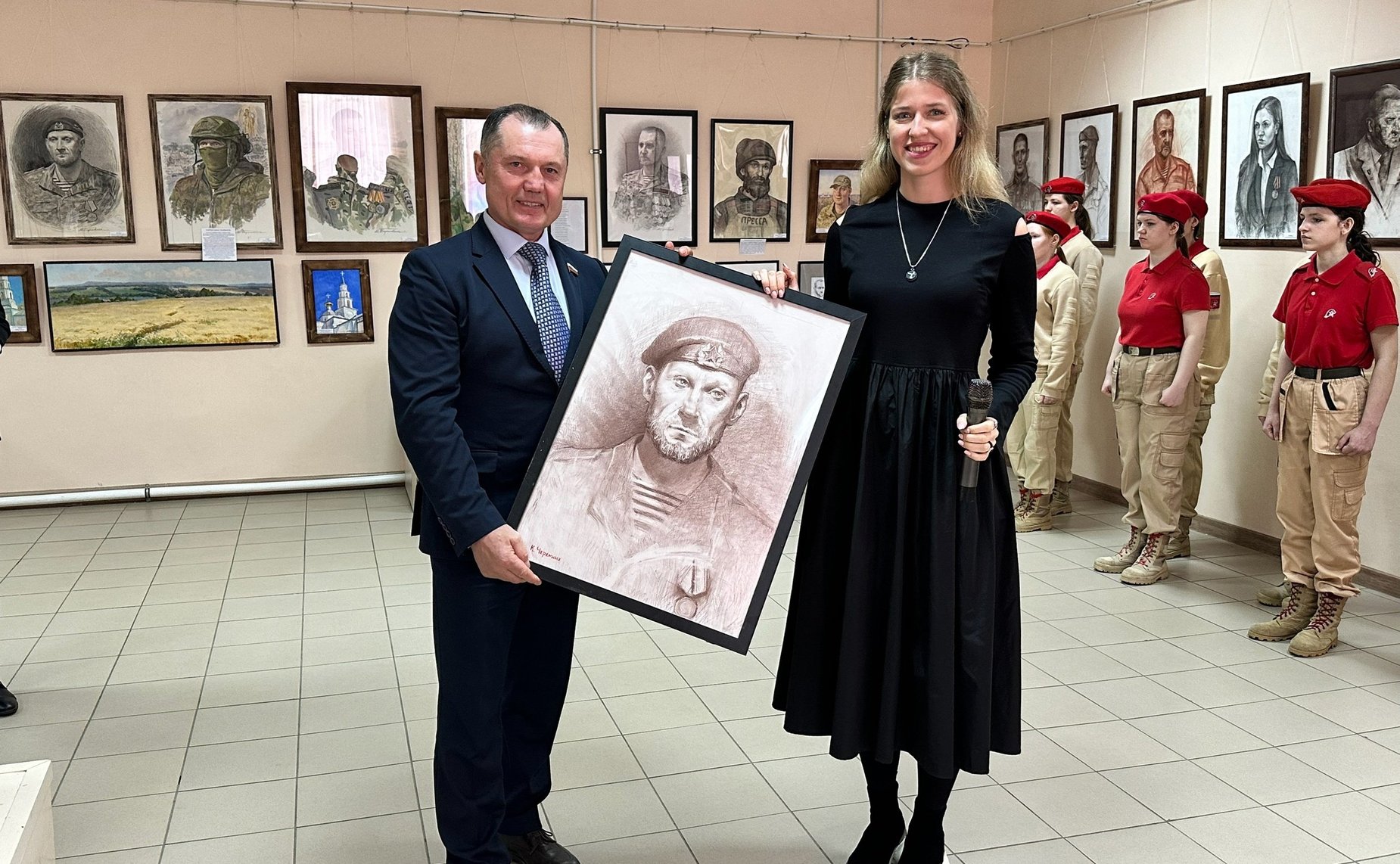 Игорь Мурог принял участие в открытии выставки «Родина в сердце Героя» в Ряжском Доме культуры, приуроченной к 80-летию Великой Победы и Году защитника Отечества