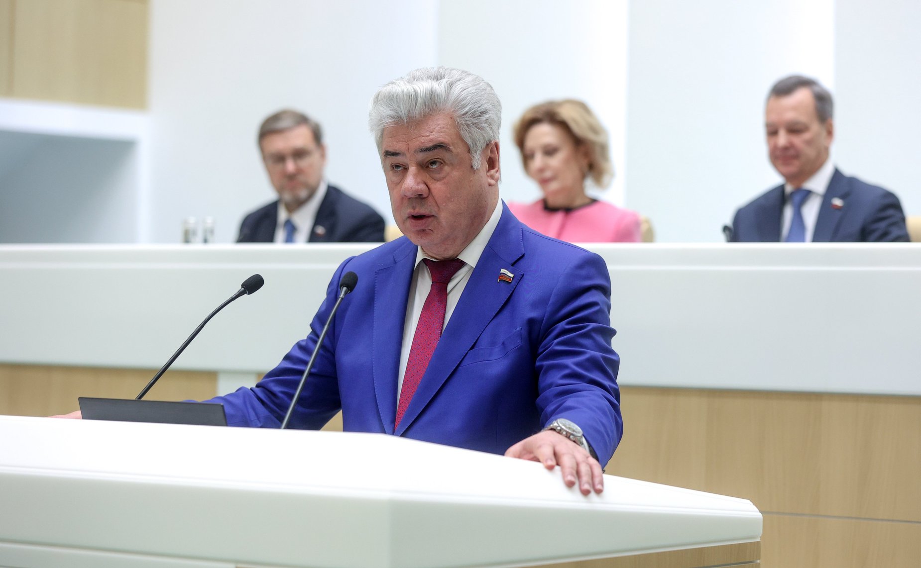 Виктор Бондарев