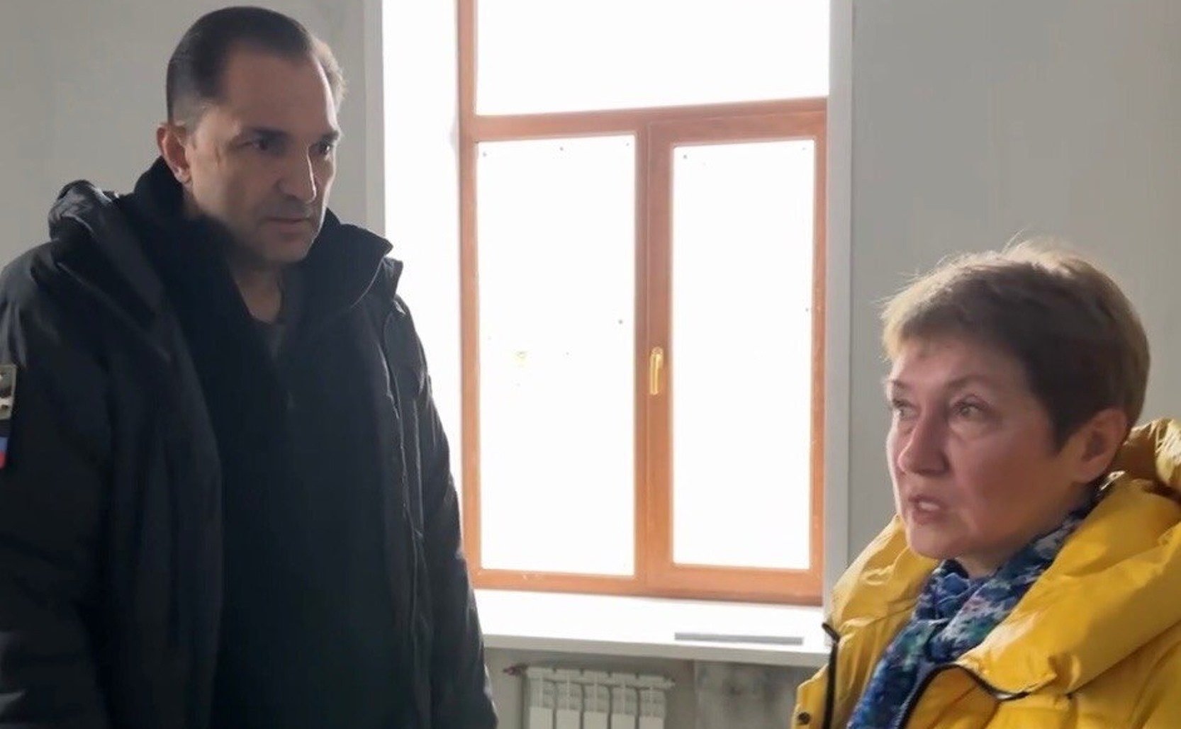 Андрей Хапочкин привез в полуразрушенный Мариупольский краеведческий музей офисное оборудование