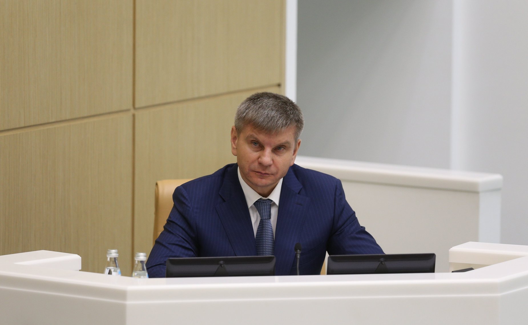 Геннадий Голов