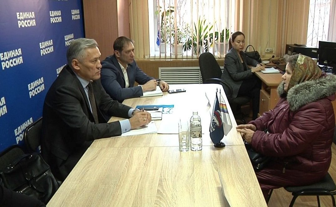 Юрий Валяев в рамках региональной недели провел прием граждан в Еврейской автономной области