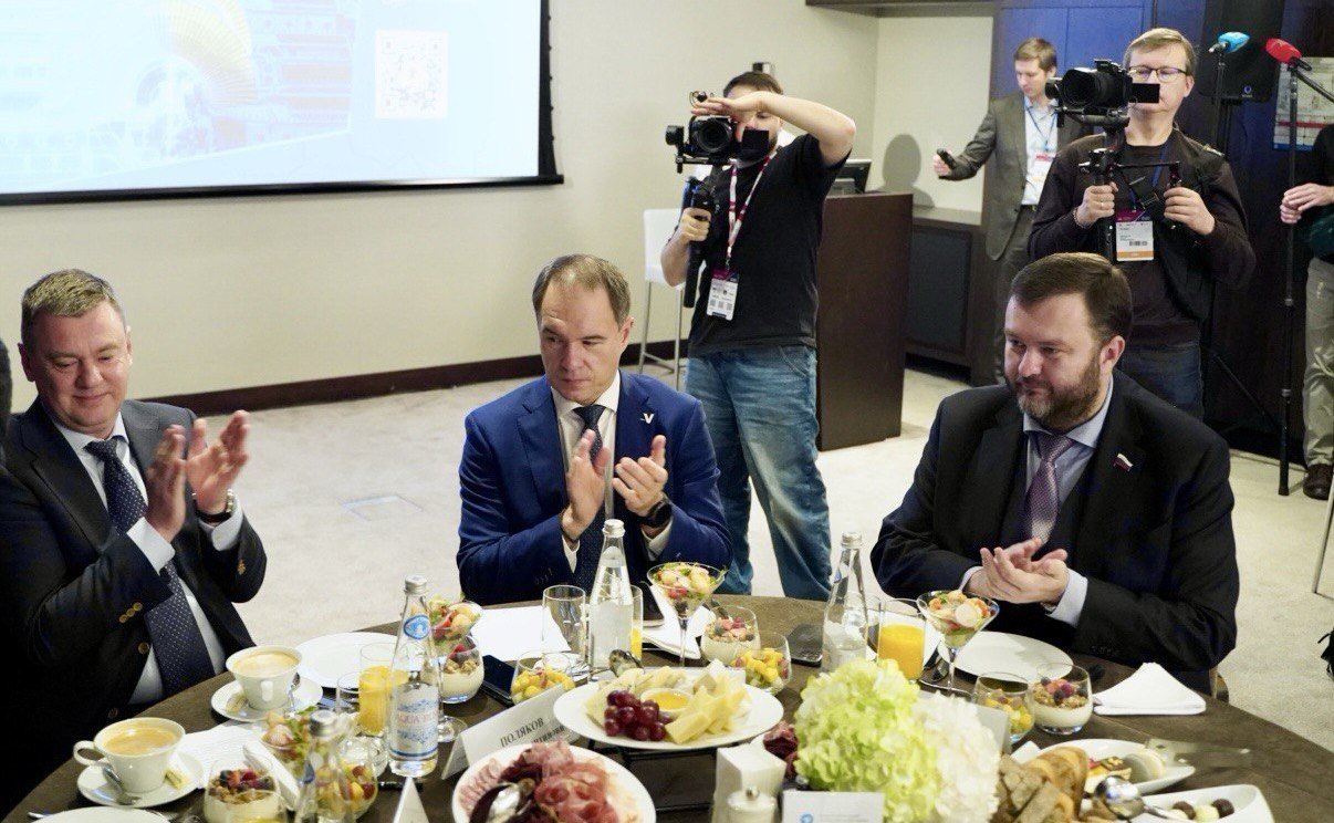 В рамках Международного форума-выставки «Российский промышленник – 2025» Дмитрий Ворона принял участие в «промышленном завтраке» с Министром промышленности и торговли РФ Антоном Алихановым
