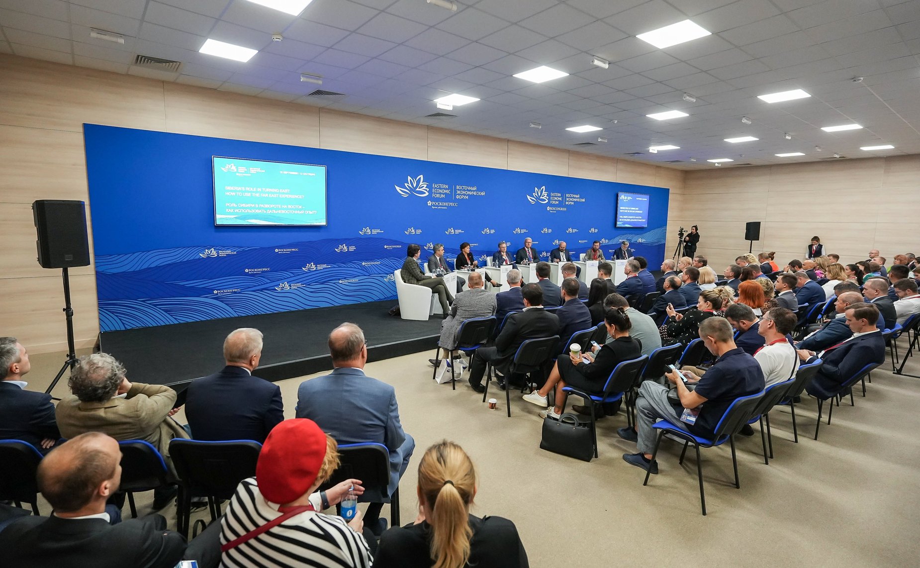 Сессия «Роль Сибири в развороте на Восток – как использовать дальневосточный опыт?». Сенаторы принимают участие в VIII Восточном экономическом форуме