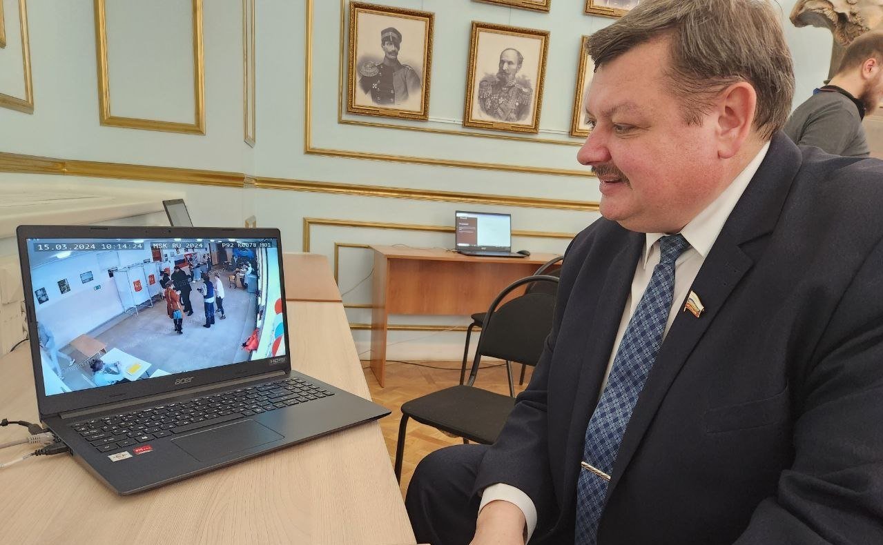 Сергей Колбин в один из дней выборов Президента Российской Федерации посетил штаб Общественного наблюдения Севастополя