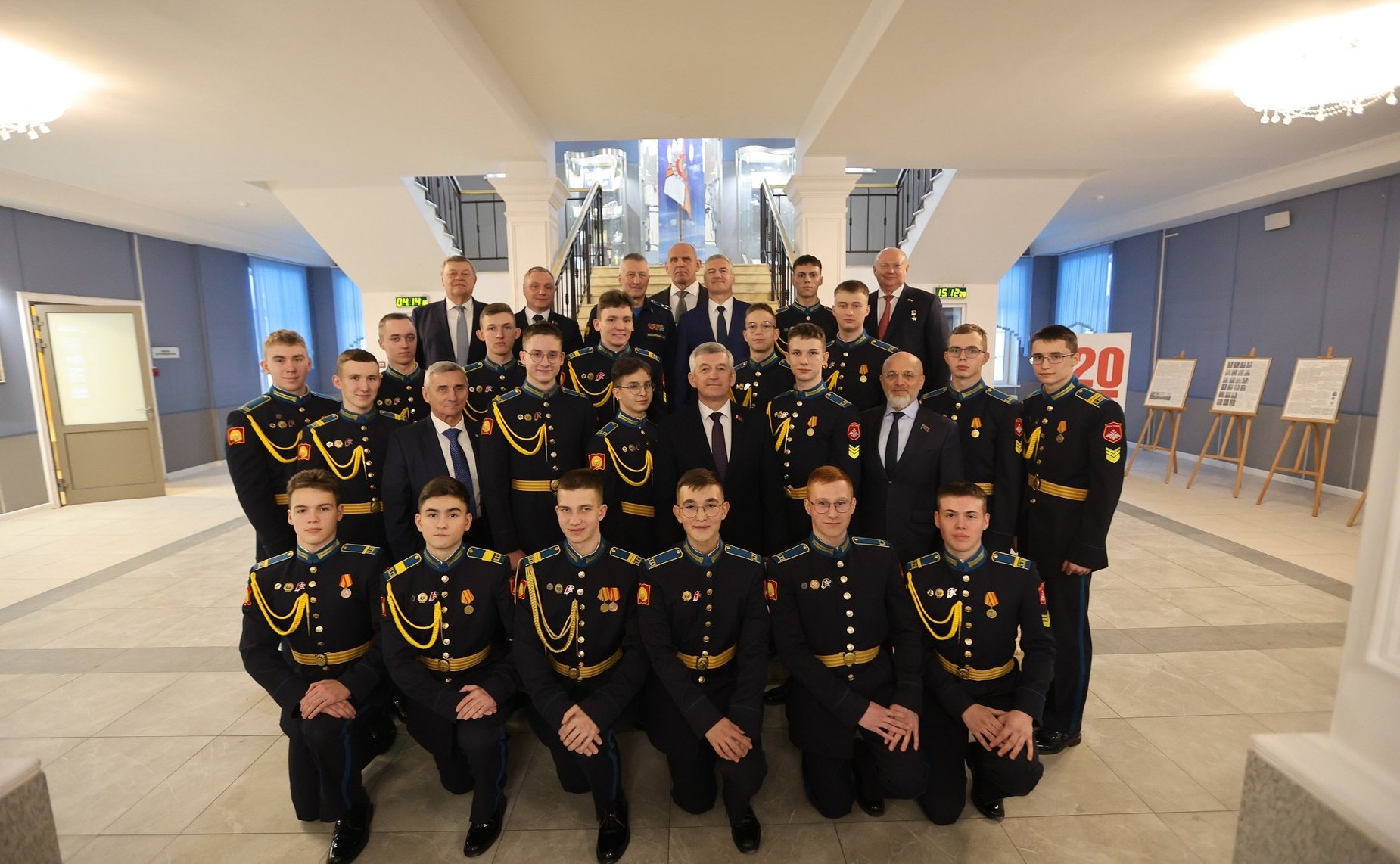 Александр Карелин в Петрозаводске провел встречу с воспитанниками Президентского кадетского училища