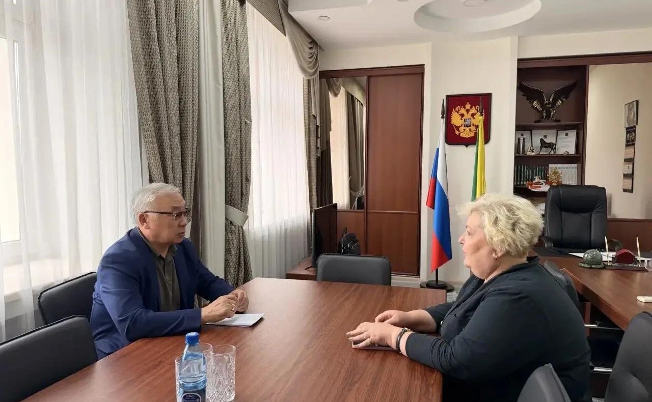 Баир Жамсуев в рамках работы в регионе провел в Чите серию рабочих встреч, посвященных развитию внешнеэкономических связей субъекта и поддержке общественных инициатив