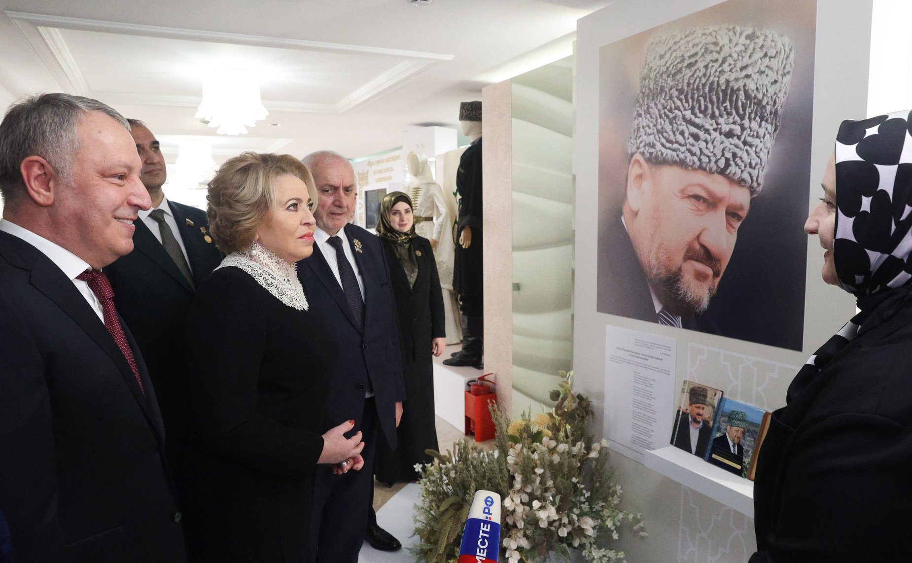 Председатель Совета Федерации и глава Парламента Чеченской Республики осмотрели выставку «Грозный – культурная столица России 2025 года»