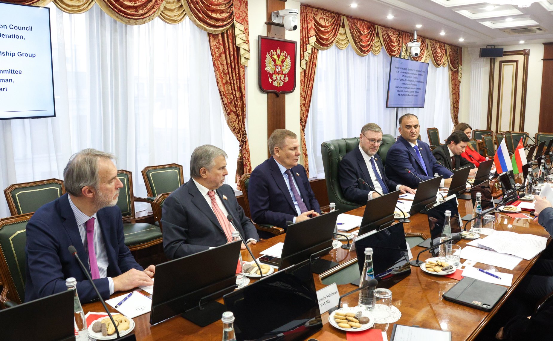 Встреча заместителя Председателя СФ Константина Косачева с руководителем группы по сотрудничеству с Российской Федерации, председателем Комитета по экономике и финансам Государственного совета Султаната Оман Зафером Аль Шанфари