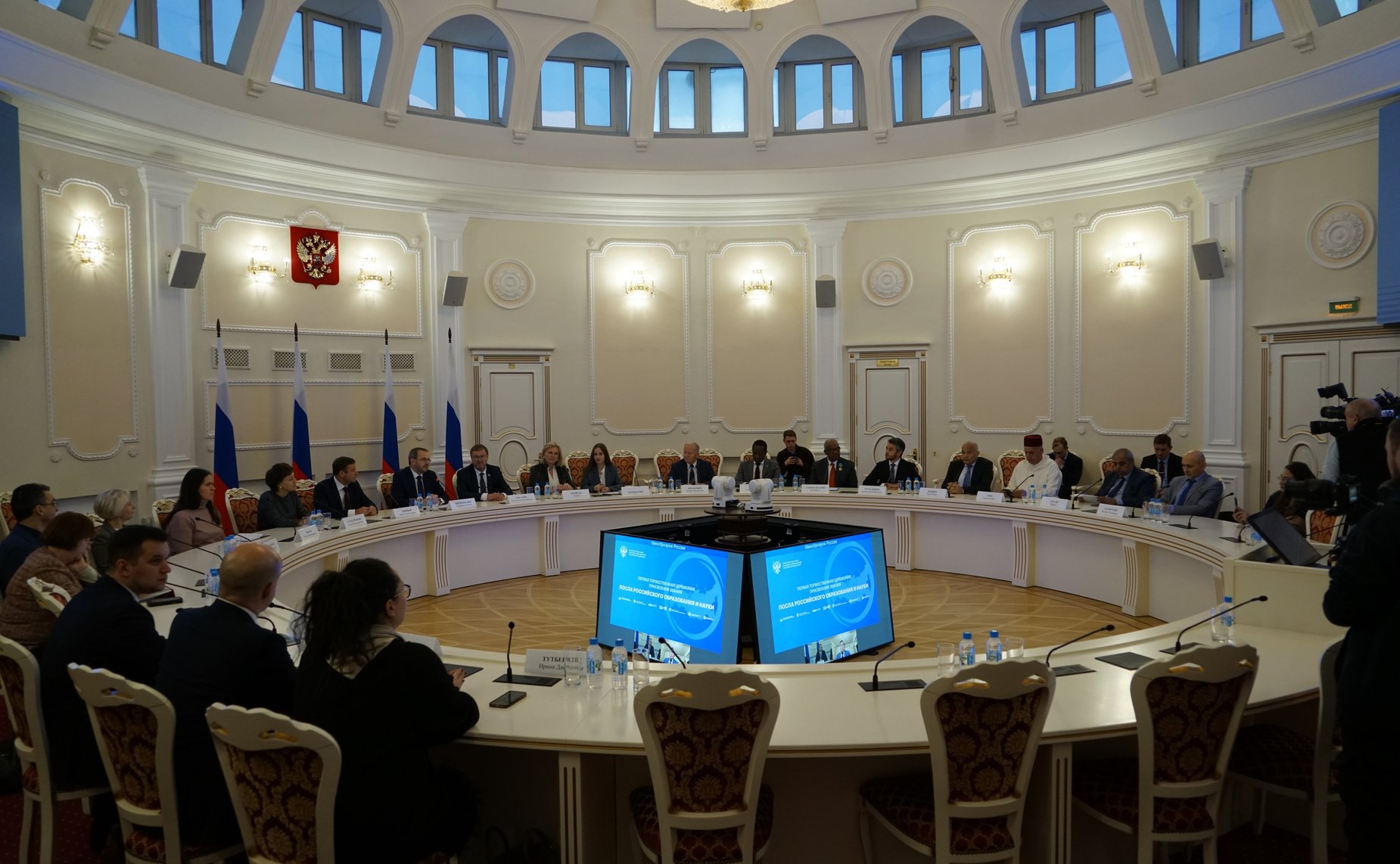 Заместитель Председателя СФ Константин Косачев принял участие в церемонии присвоения званий Посла российского образования и науки