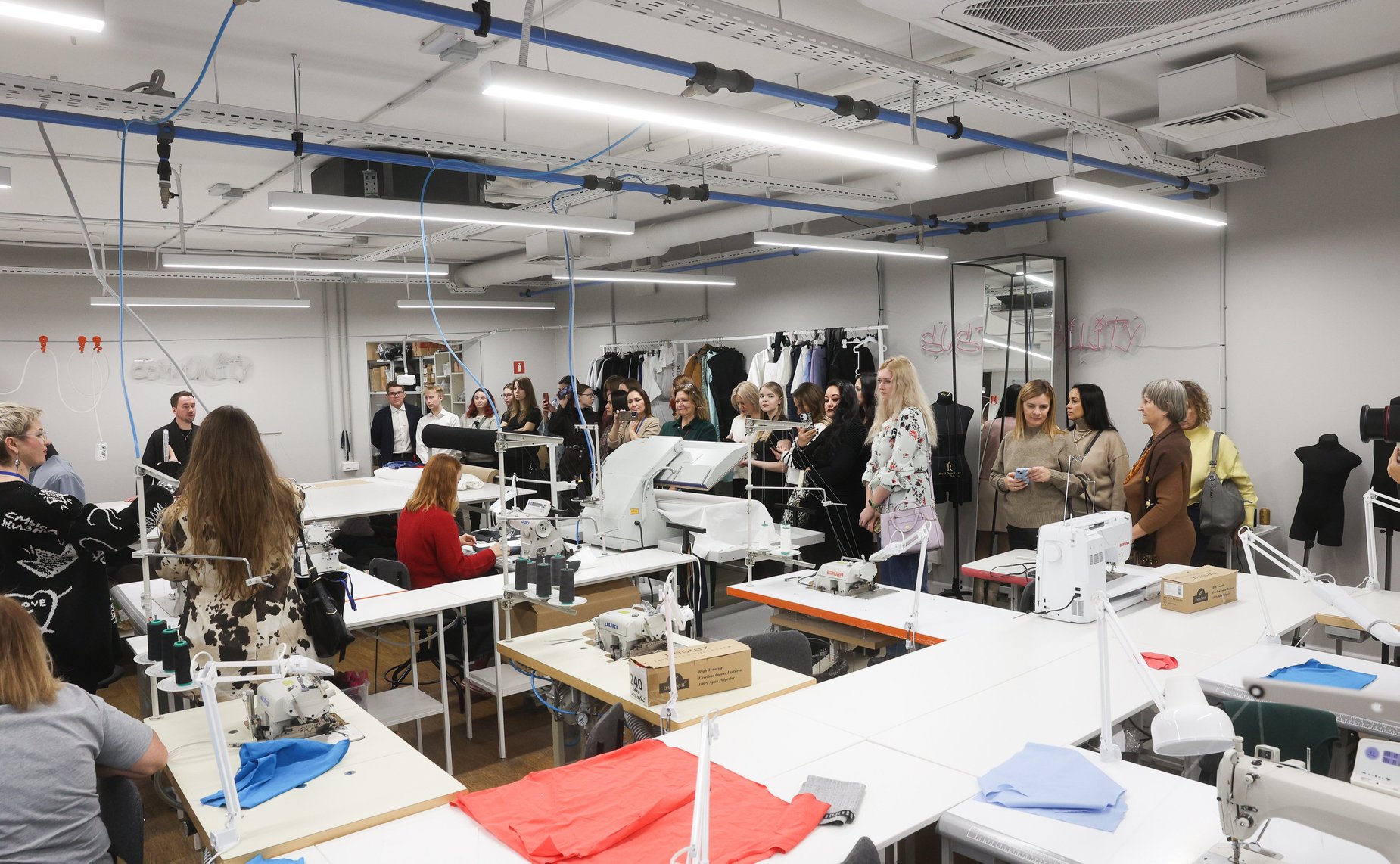 Экскурсия по пространству RASKROI. IV Международный форум «Содружество моды»