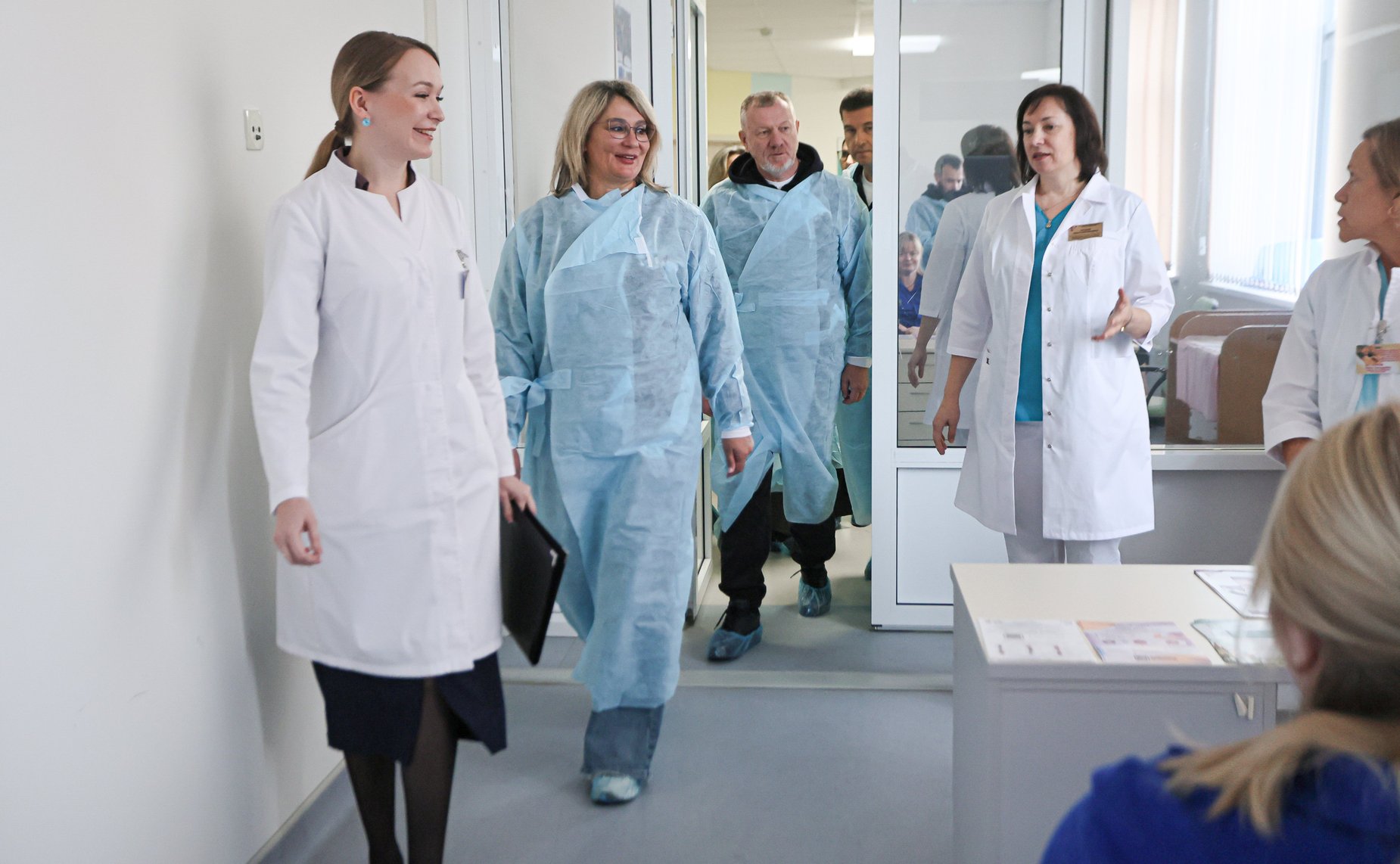 Сенаторы РФ посетили Псковский перинатальный центр