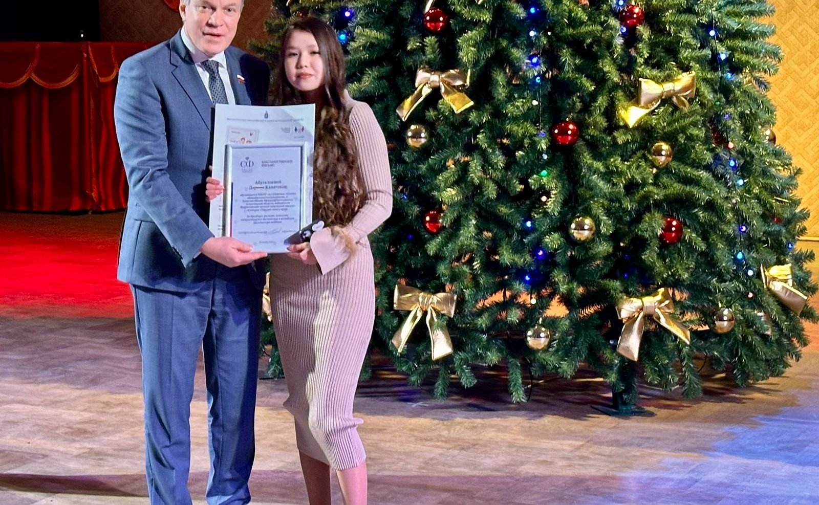 Александр Башкин и Геннадий Орденов наградили юных астраханцев — участников творческой школы-конкурса «Портрет твоего края»