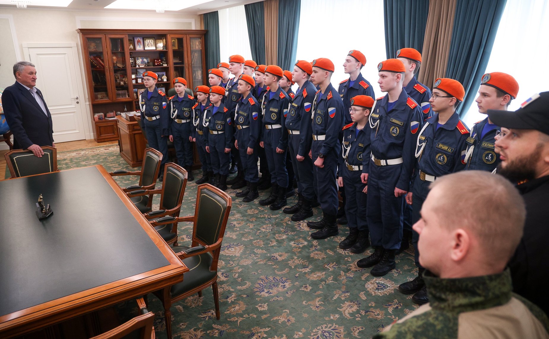 Встреча заместителя Председателя Совета Федерации Юрия Воробьева с кадетами Образовательного центра-кадетской школы «Корабелы Прионежья»