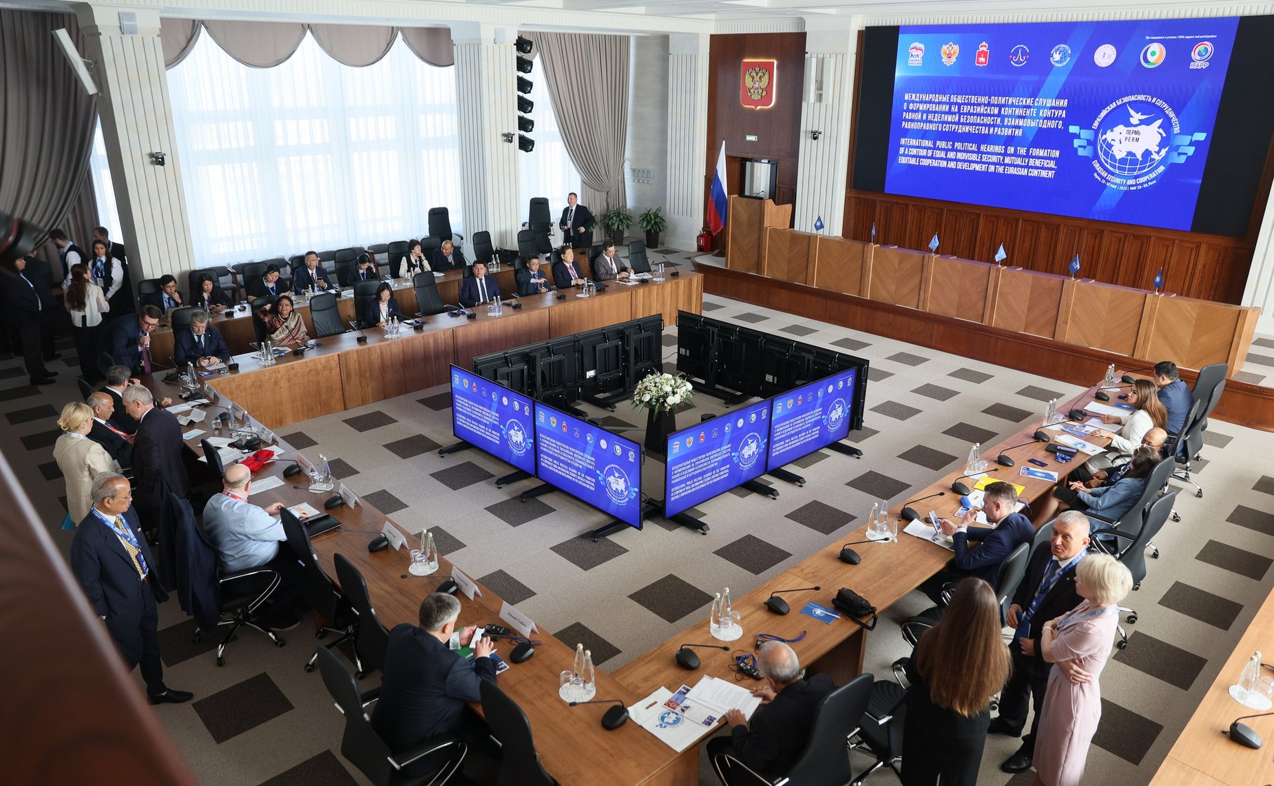 Сенаторы РФ приняли участие в секционном заседании №1 «Политико-правовые аспекты евразийской безопасности»