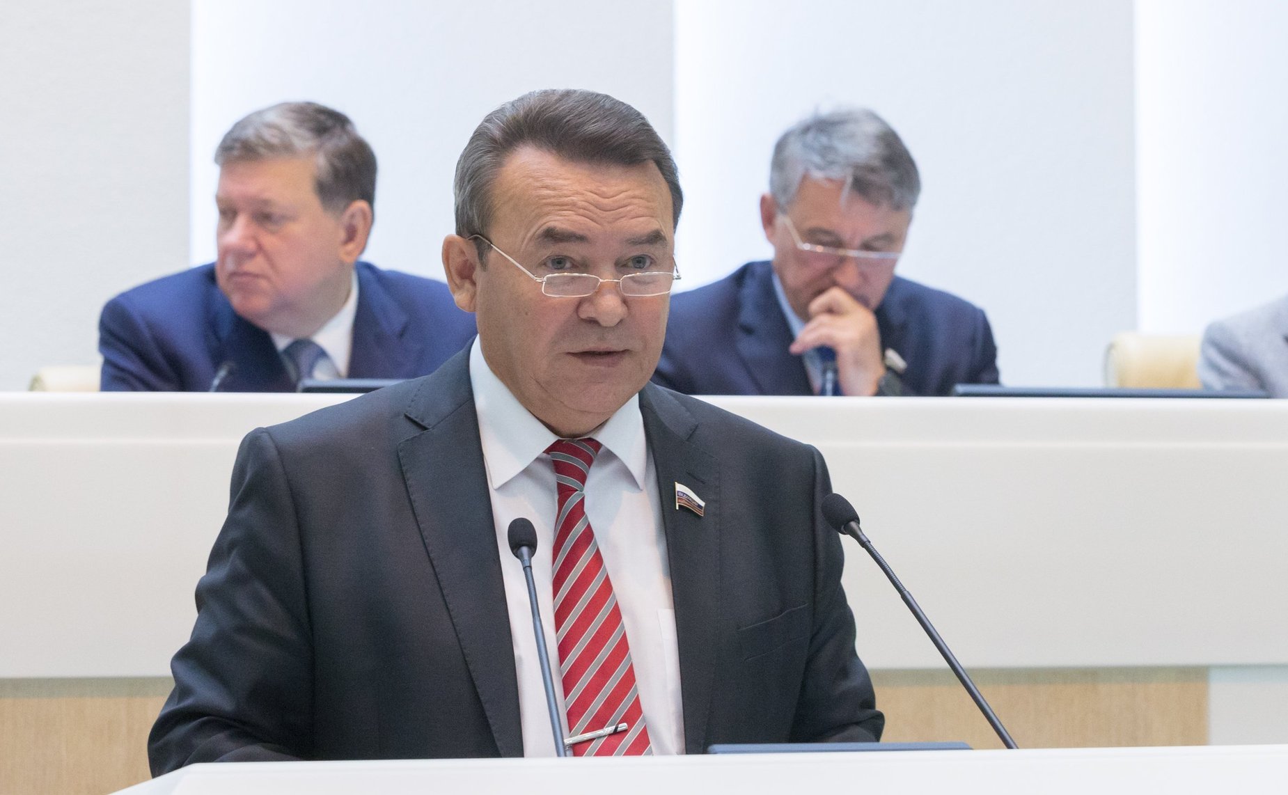 Р. Зинуров