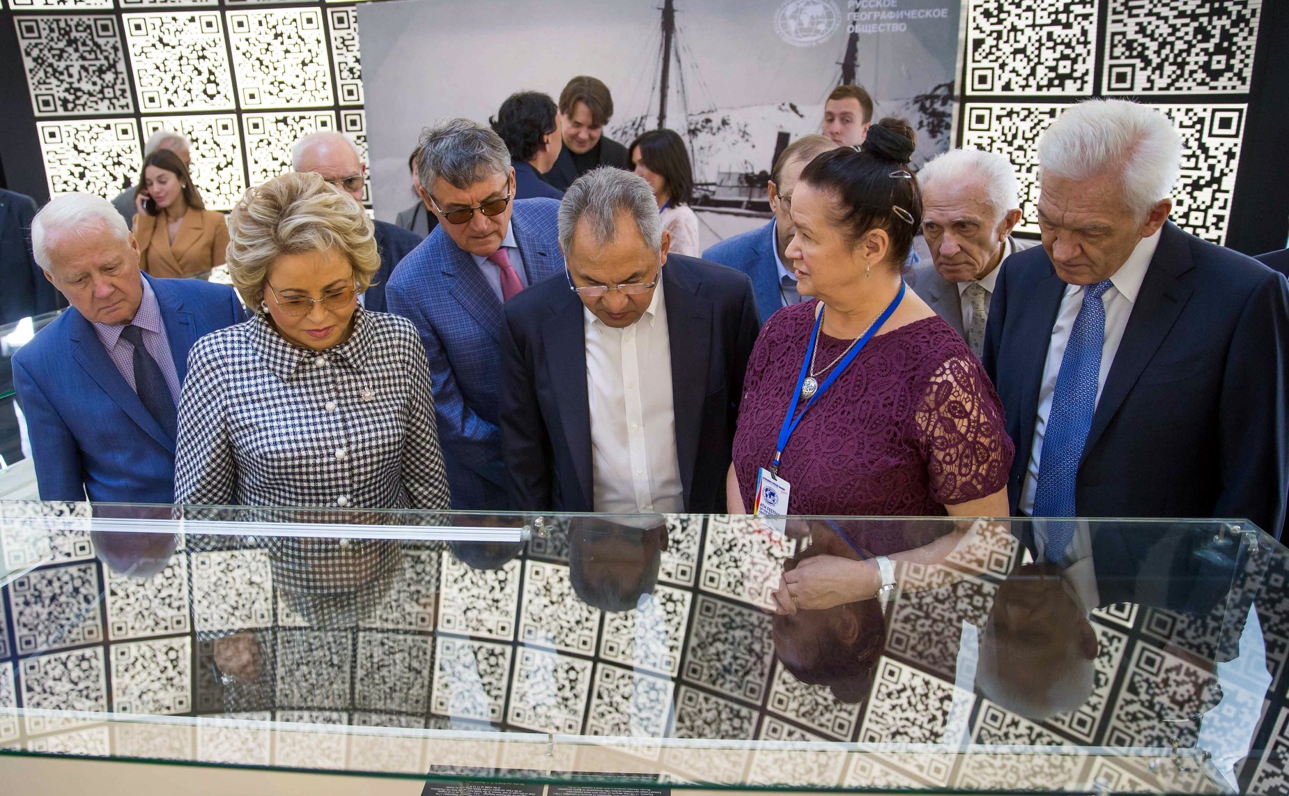 Валентина Матвиенко и Сергей Шойгу осмотрели объекты, представленные на выставке «Жилища народов России»