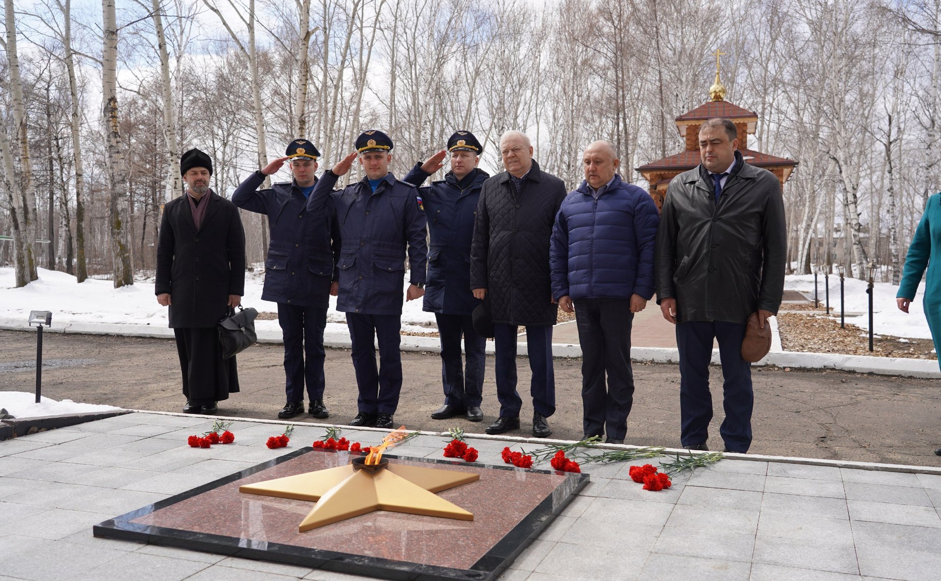 Андрей Базилевский в рамках работы в регионе побывал в Комсомольском муниципальном районе, где посетил одну из войсковых частей Восточного военного округа